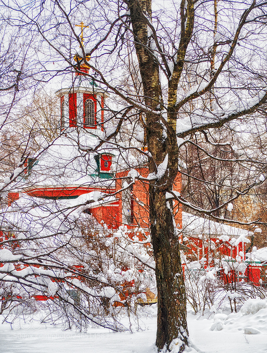 Olympus OM-D E-M1 sample photo. Church in vorontsovsky park photography