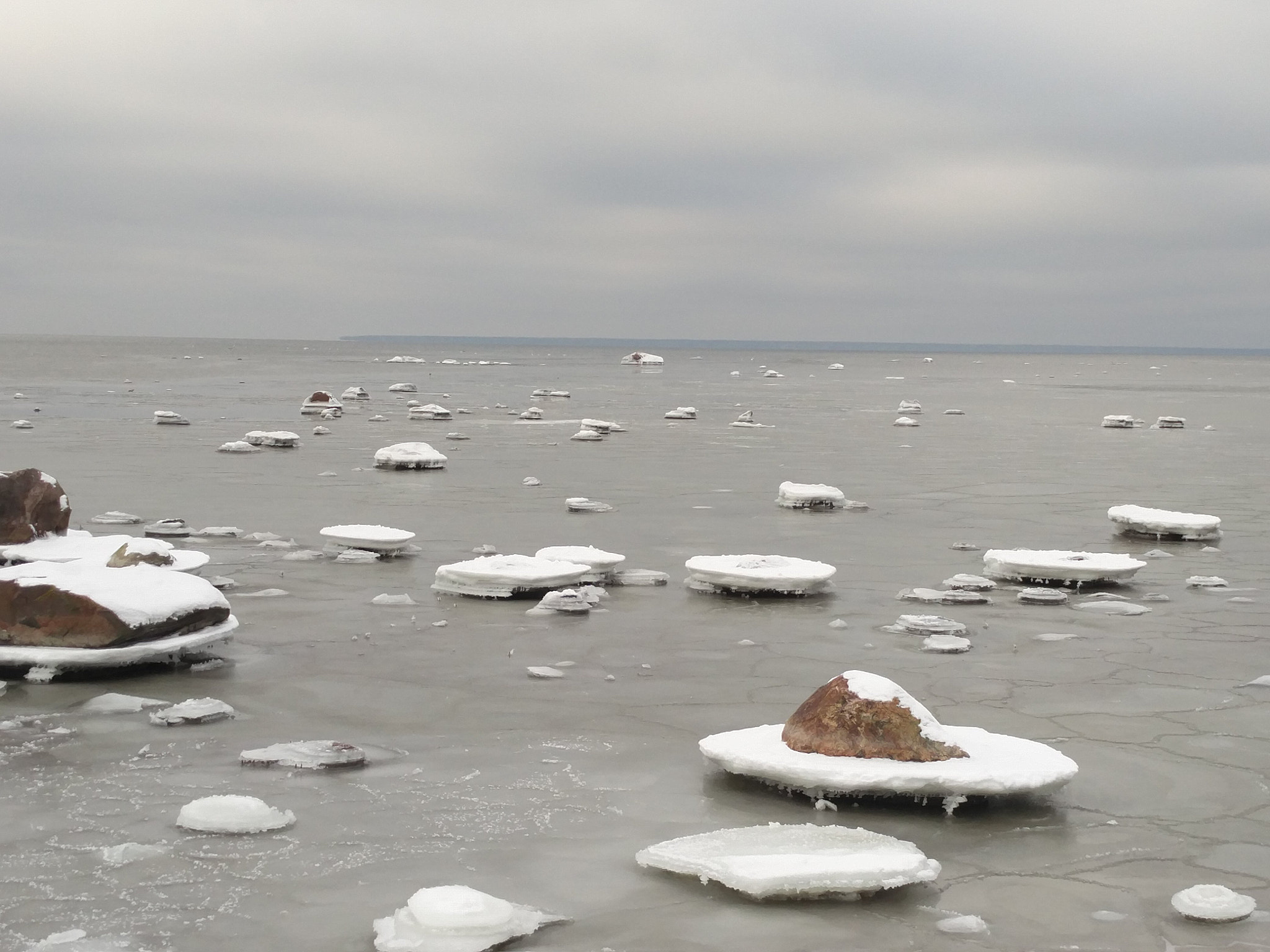 OnePlus 2 sample photo. Ice eggs, sunny side up. ice skirts. pringi, estonia photography