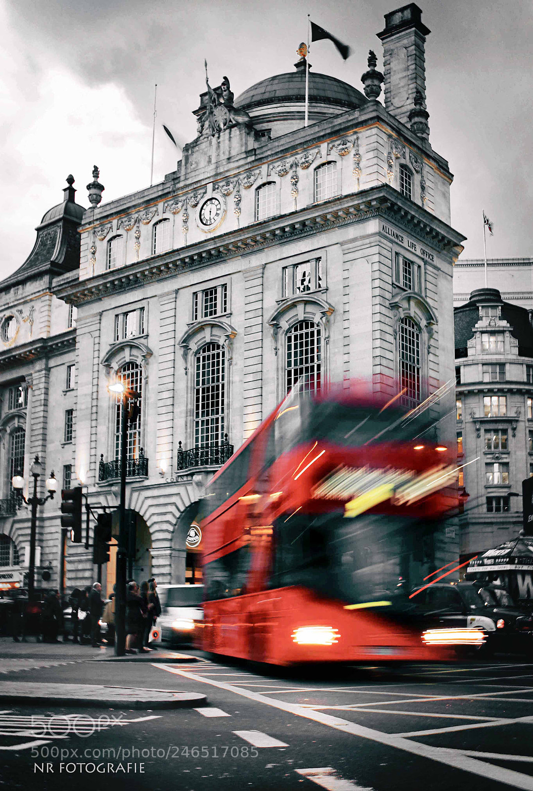 Canon EOS 700D (EOS Rebel T5i / EOS Kiss X7i) sample photo. London`s calling photography