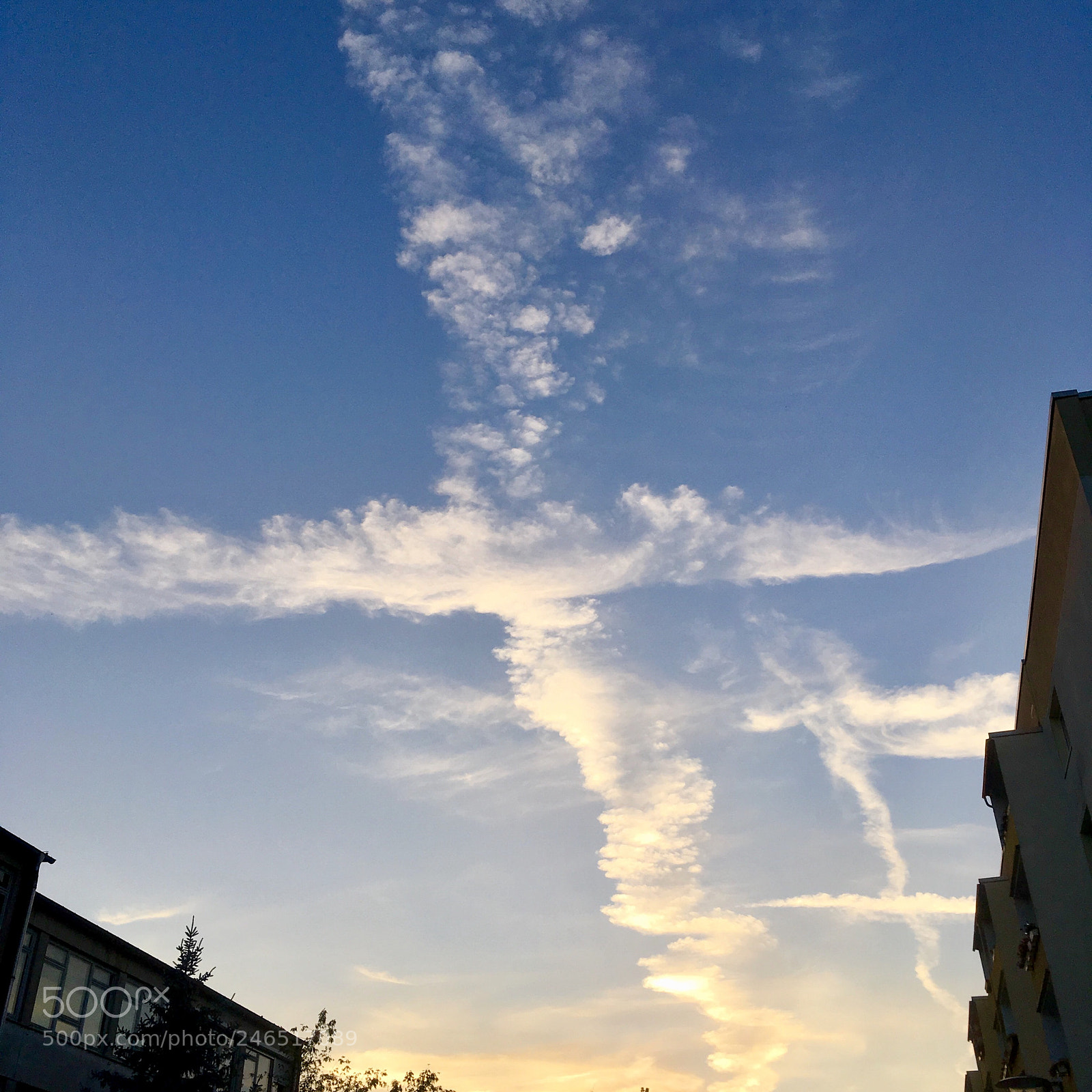 Apple iPhone SE sample photo. Clouds photography