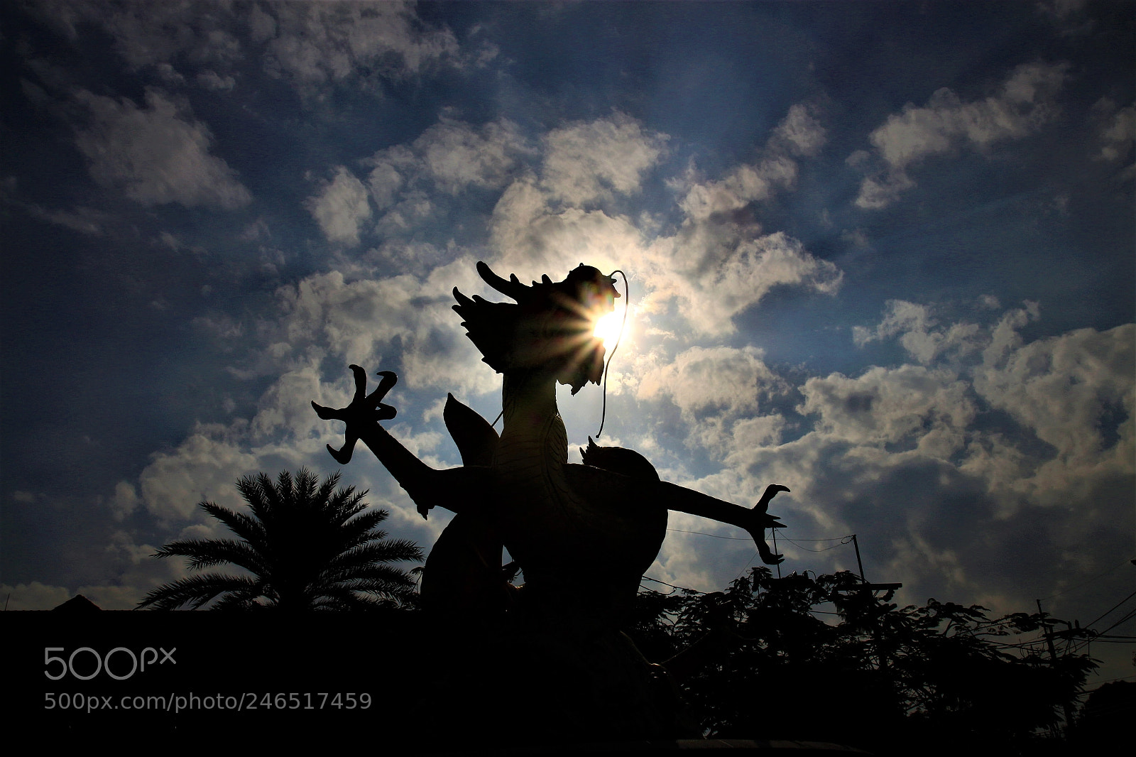 Canon EOS 650D (EOS Rebel T4i / EOS Kiss X6i) sample photo. Golden dragon monument photography