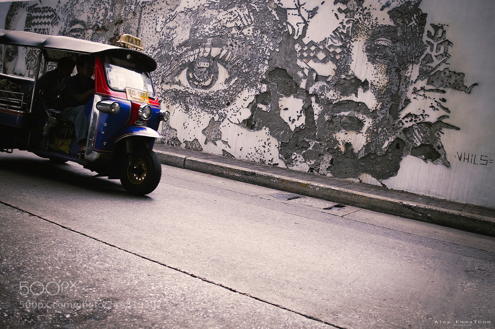 Fujifilm X100T sample photo. Focus to the wall 02 photography