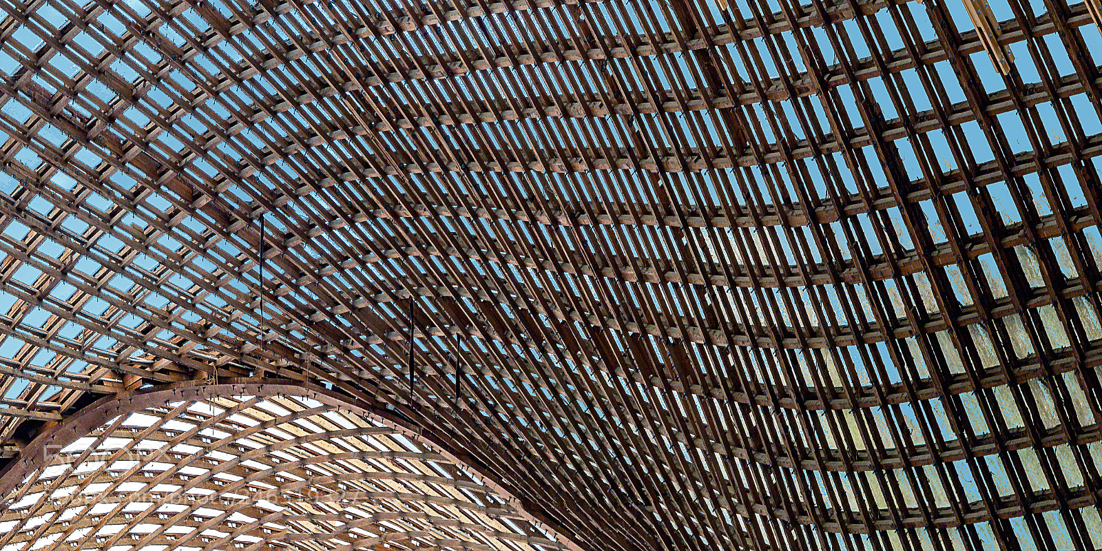 Panasonic Lumix DC-G9 sample photo. Roof. photography