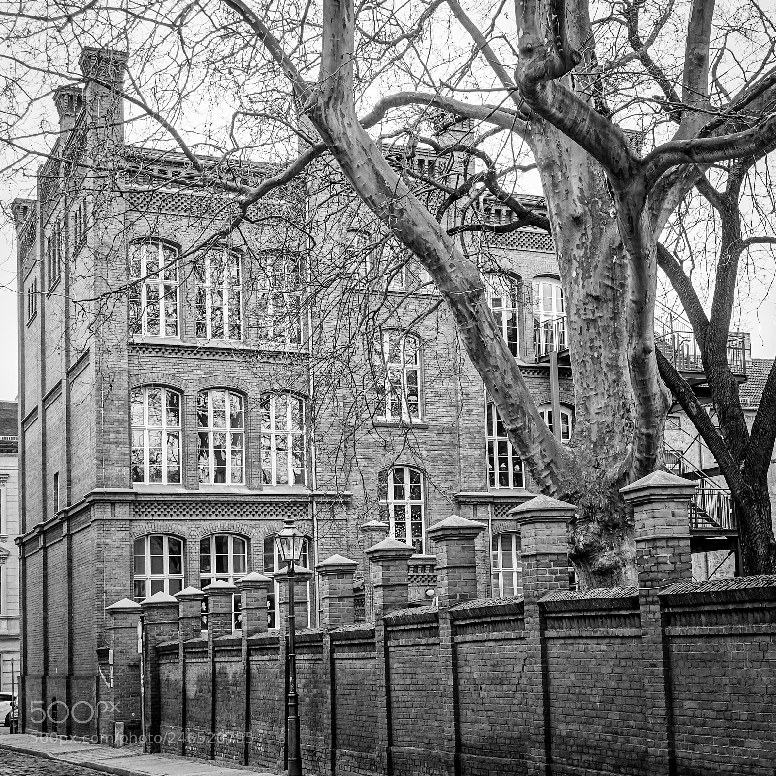 Sony Cyber-shot DSC-RX100 III sample photo. Old building photography