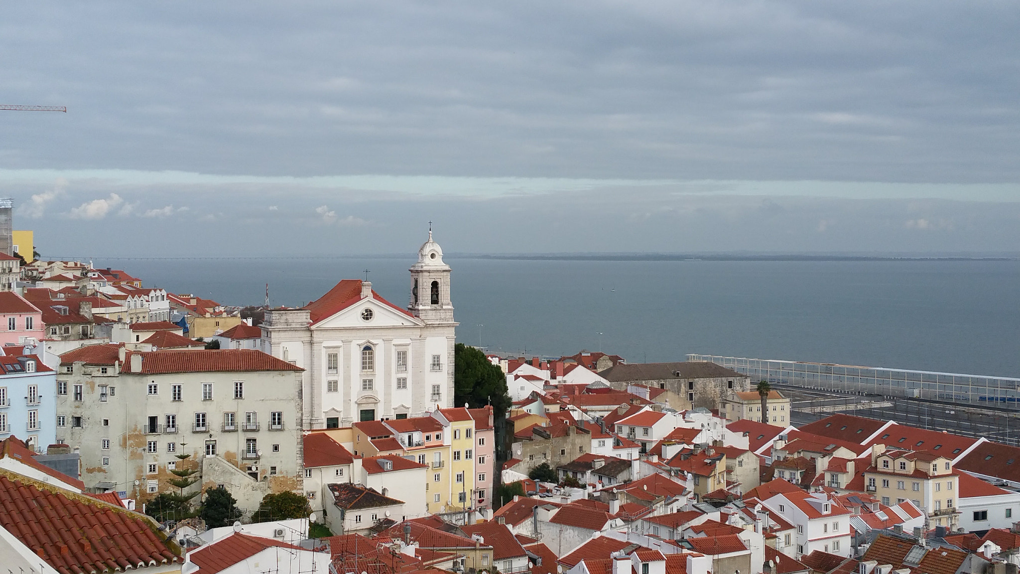 Samsung Galaxy S5 LTE-A sample photo. Alfama quartier-lisboa photography