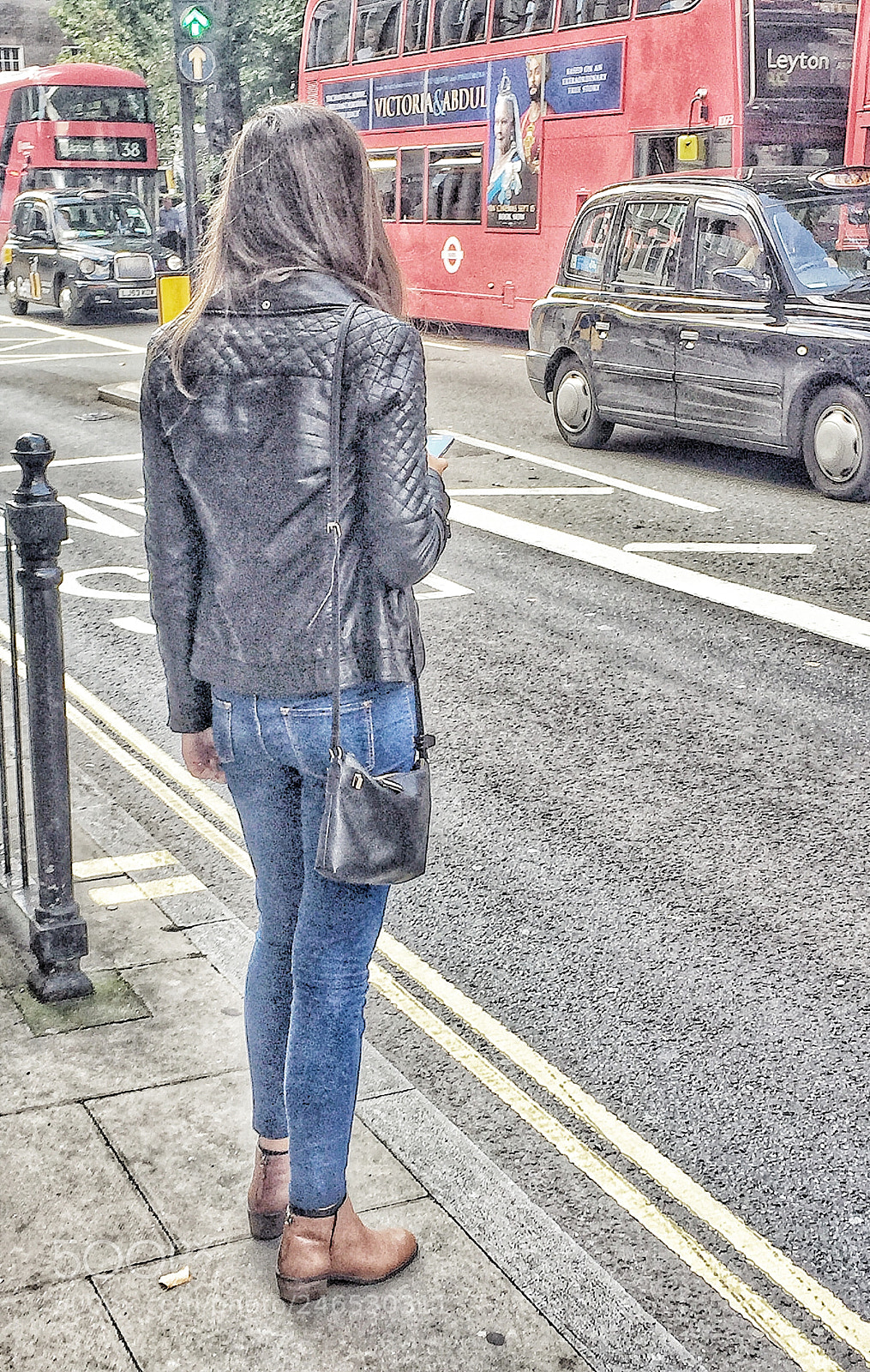 Apple iPhone 6 sample photo. Red buses and black photography