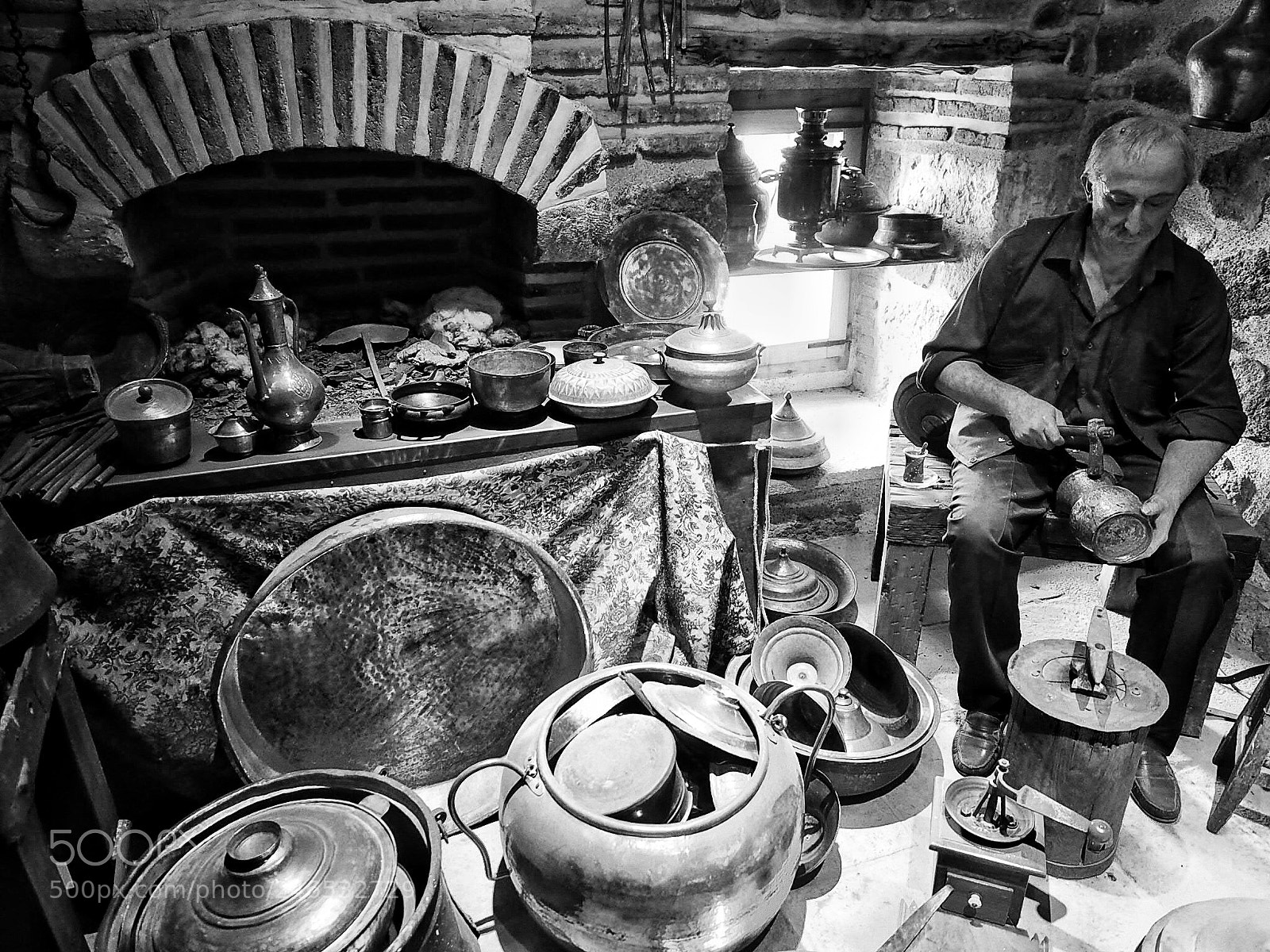 Olympus OM-D E-M10 II sample photo. Traditional turkish copper master photography