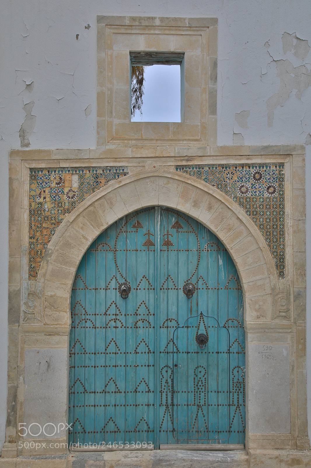 Canon EOS 5D Mark IV sample photo. Decorative doors of tunisia photography