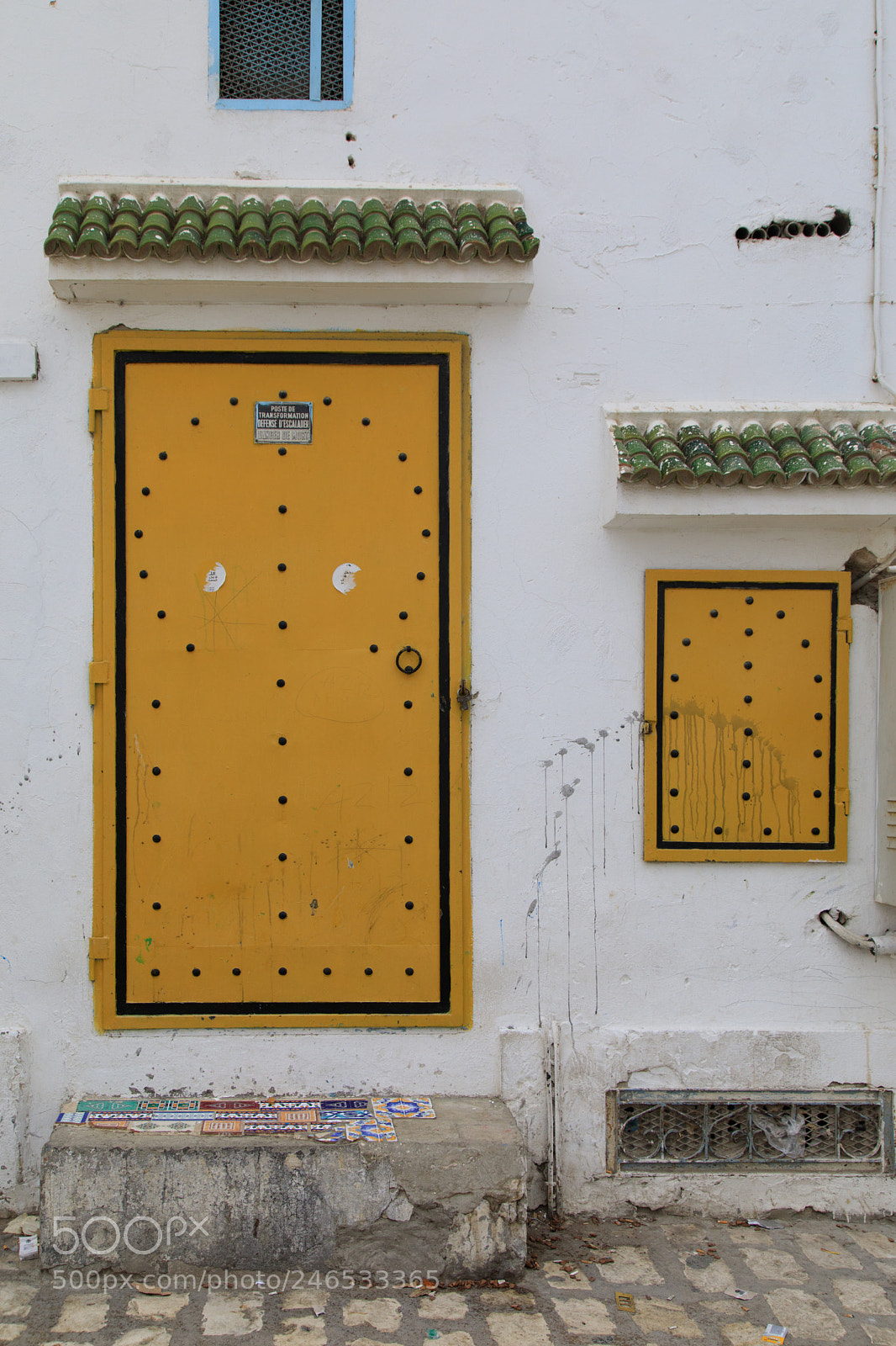 Canon EOS 5D Mark IV sample photo. Decorative doors of tunisia photography