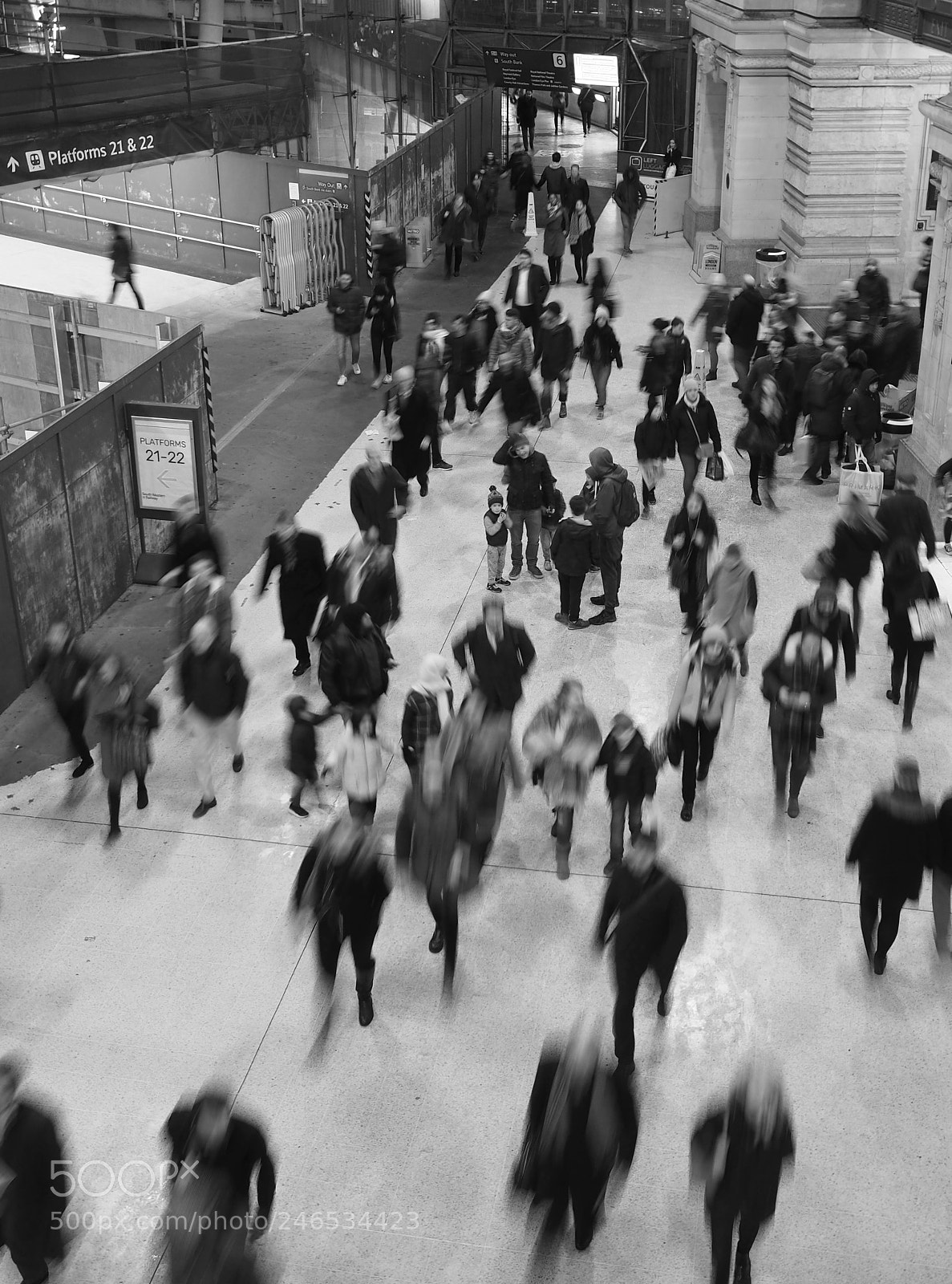 Olympus OM-D E-M5 II sample photo. Station crowd photography