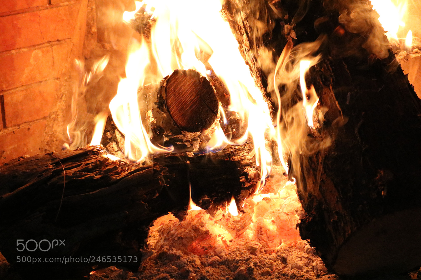 Canon EOS 750D (EOS Rebel T6i / EOS Kiss X8i) sample photo. Fireplace ? photography