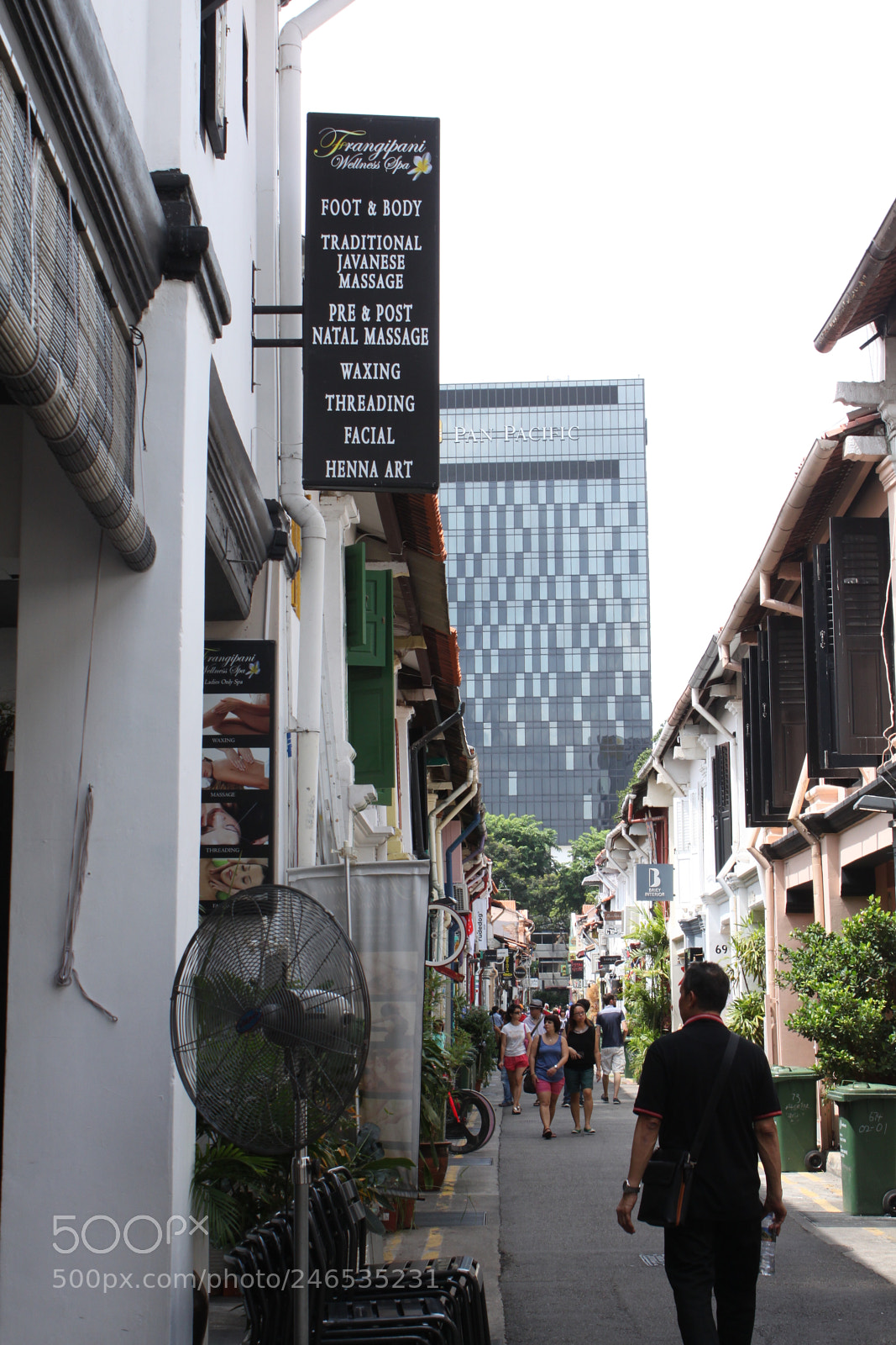 Canon EF-S 18-55mm F3.5-5.6 IS sample photo. Tiny street in big photography