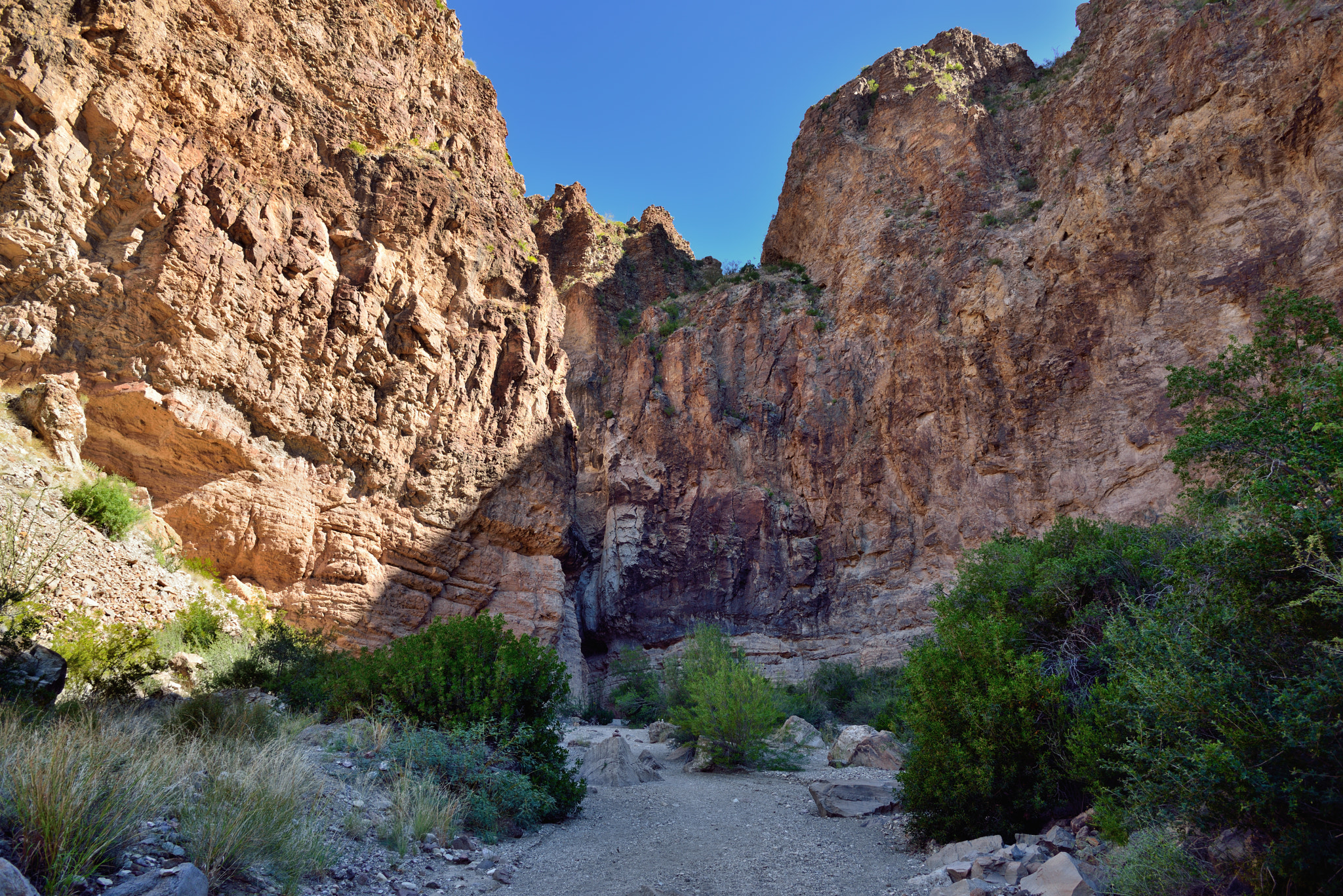 Nikon AF-S Nikkor 24-120mm F4G ED VR sample photo. Tall mountainsides all around while walking to lower burro mesa photography