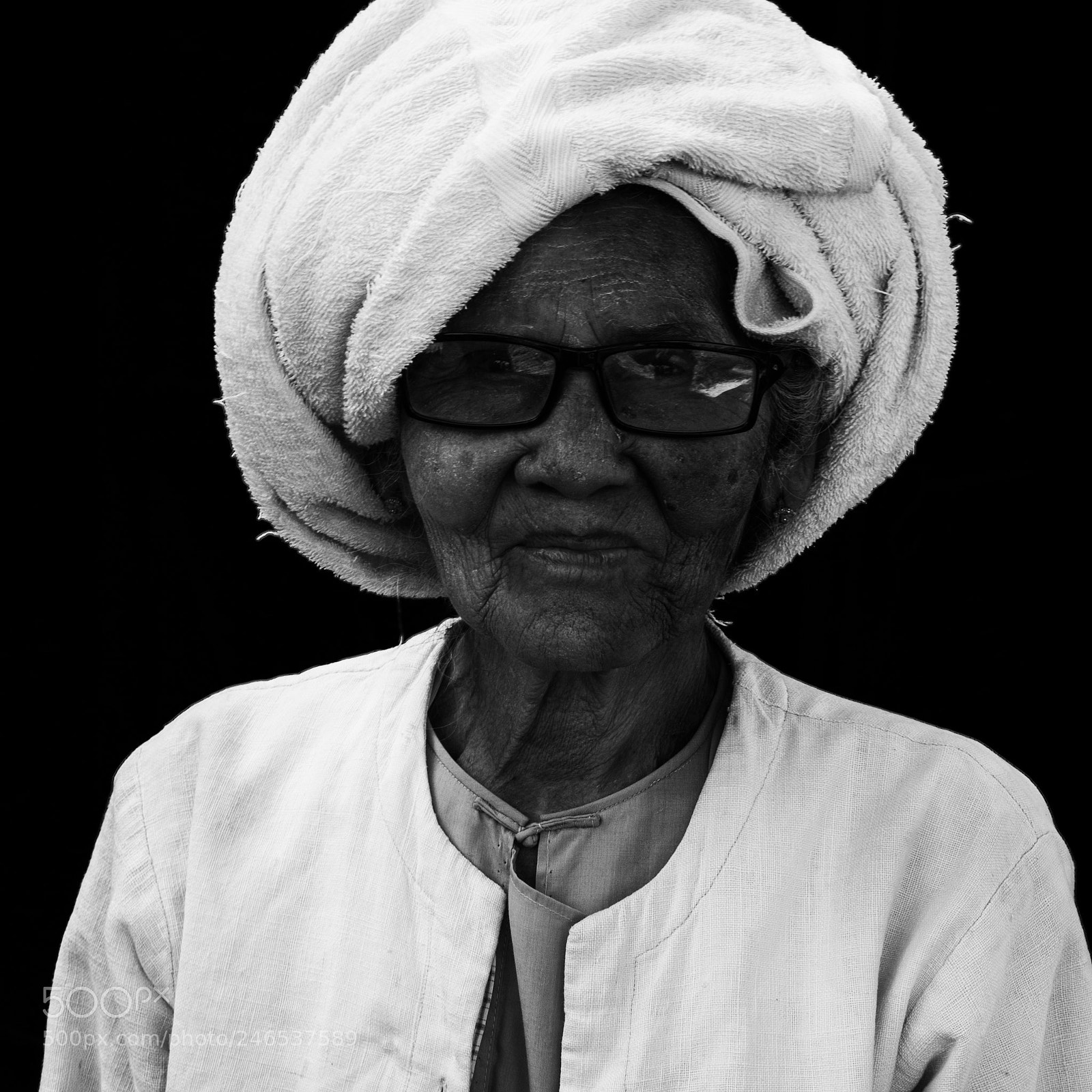 Canon EOS-1D X Mark II sample photo. Old ladie photography