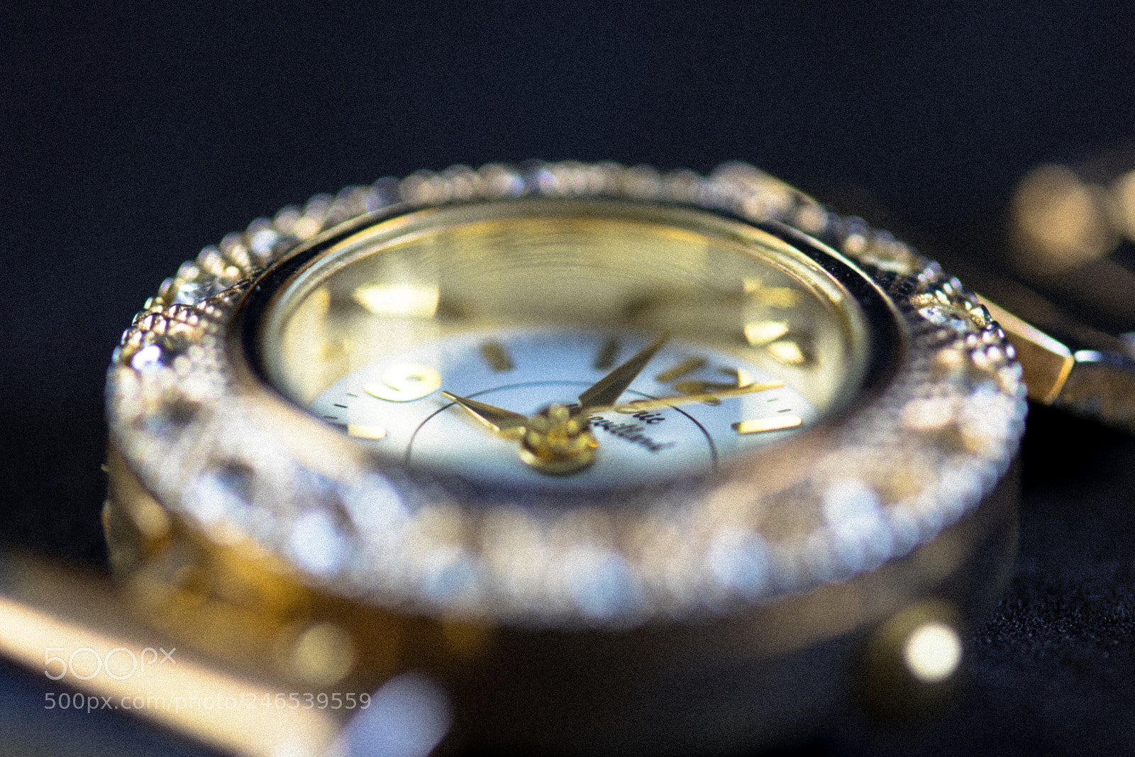 Canon EOS 77D (EOS 9000D / EOS 770D) sample photo. Gold watch photography