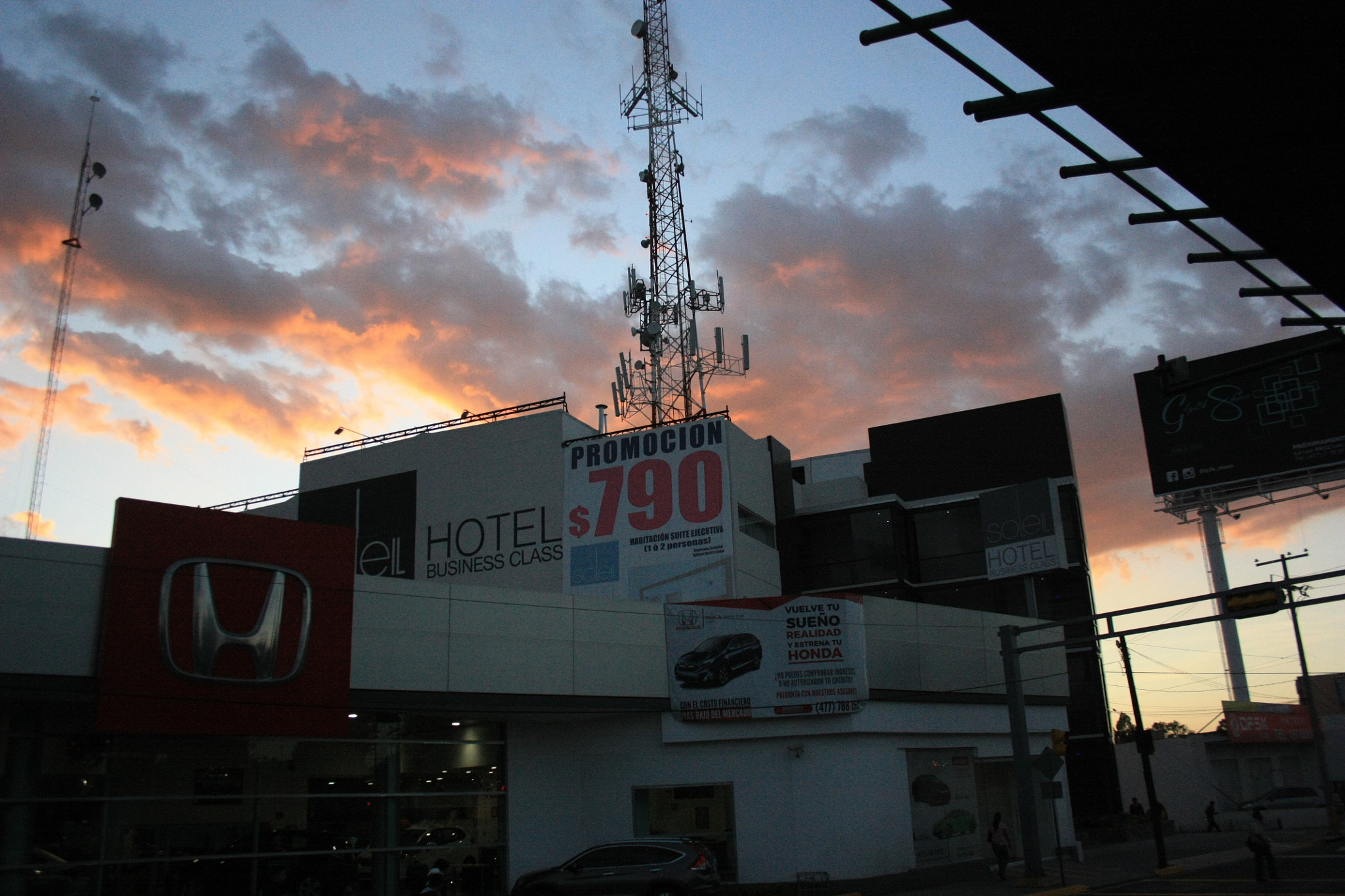 Canon EF-S 18-55mm F3.5-5.6 II sample photo. Atardecer photography