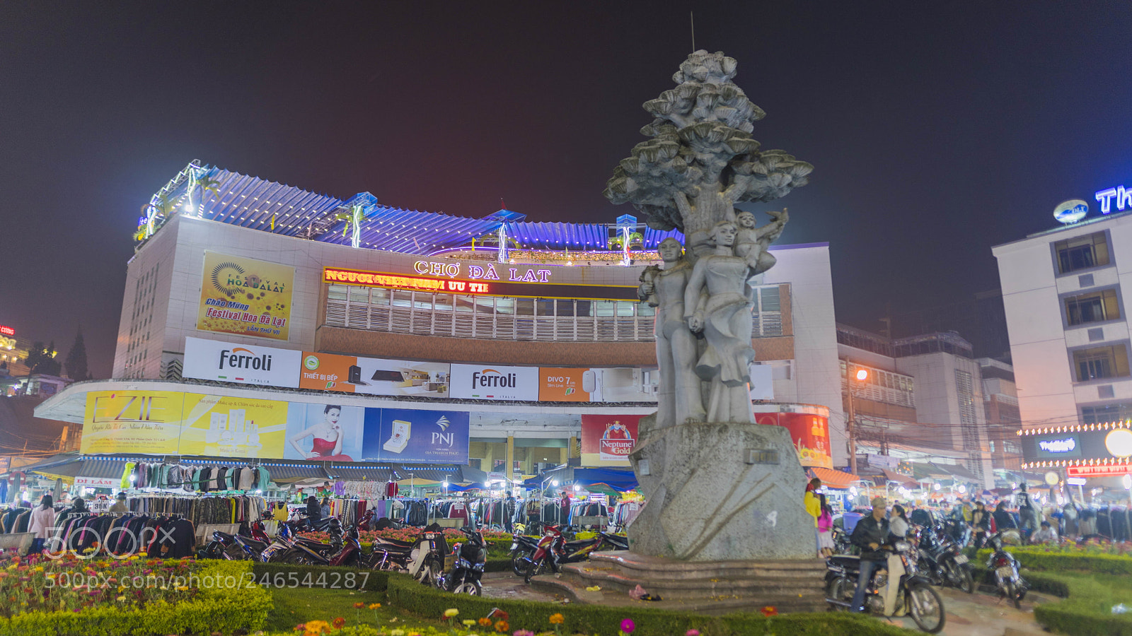 Sony a7 II sample photo. Da lat market photography