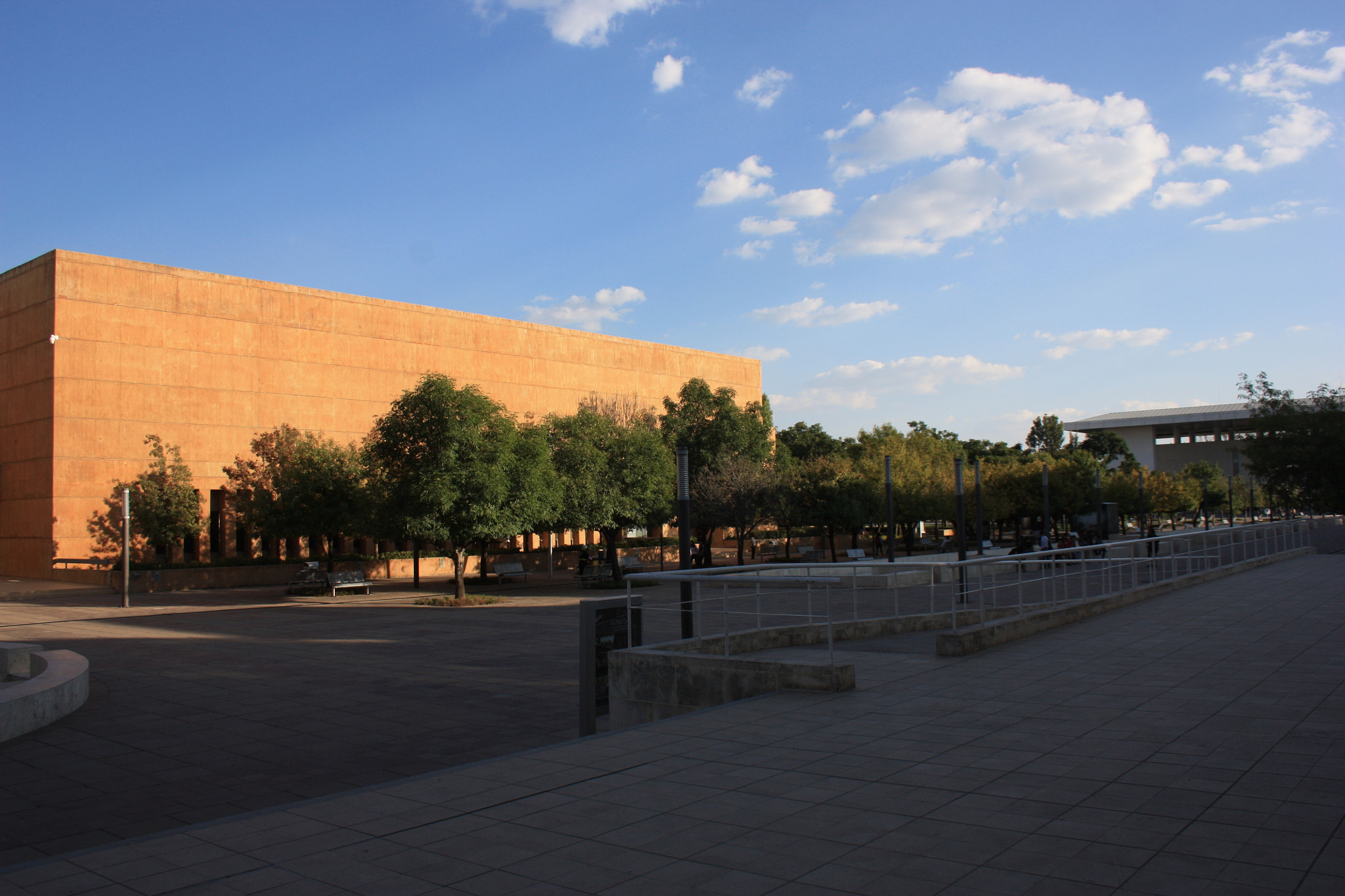 Canon EF-S 18-55mm F3.5-5.6 II sample photo. Biblioteca photography