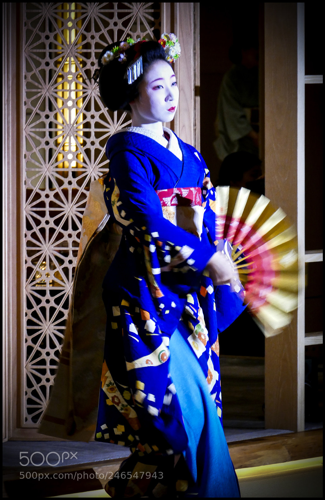 Leica V-Lux (Typ 114) sample photo. The dancing maiko.... photography