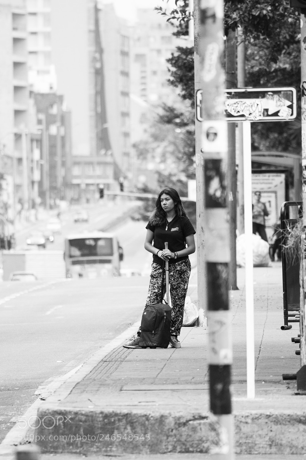 Canon EOS 600D (Rebel EOS T3i / EOS Kiss X5) sample photo. Waiting bus photography