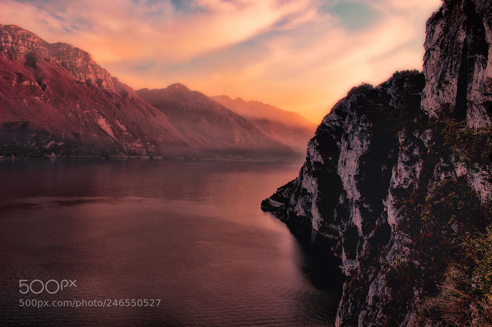 Canon EOS 100D (EOS Rebel SL1 / EOS Kiss X7) sample photo. Lago di garda autumn photography