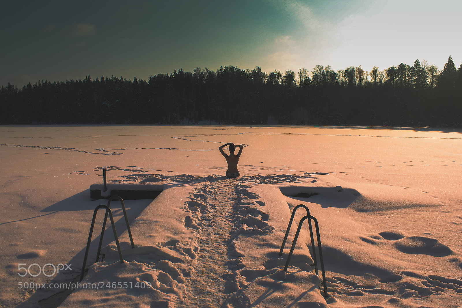 Canon EOS 550D (EOS Rebel T2i / EOS Kiss X4) sample photo. Sunbathing at the frozen photography
