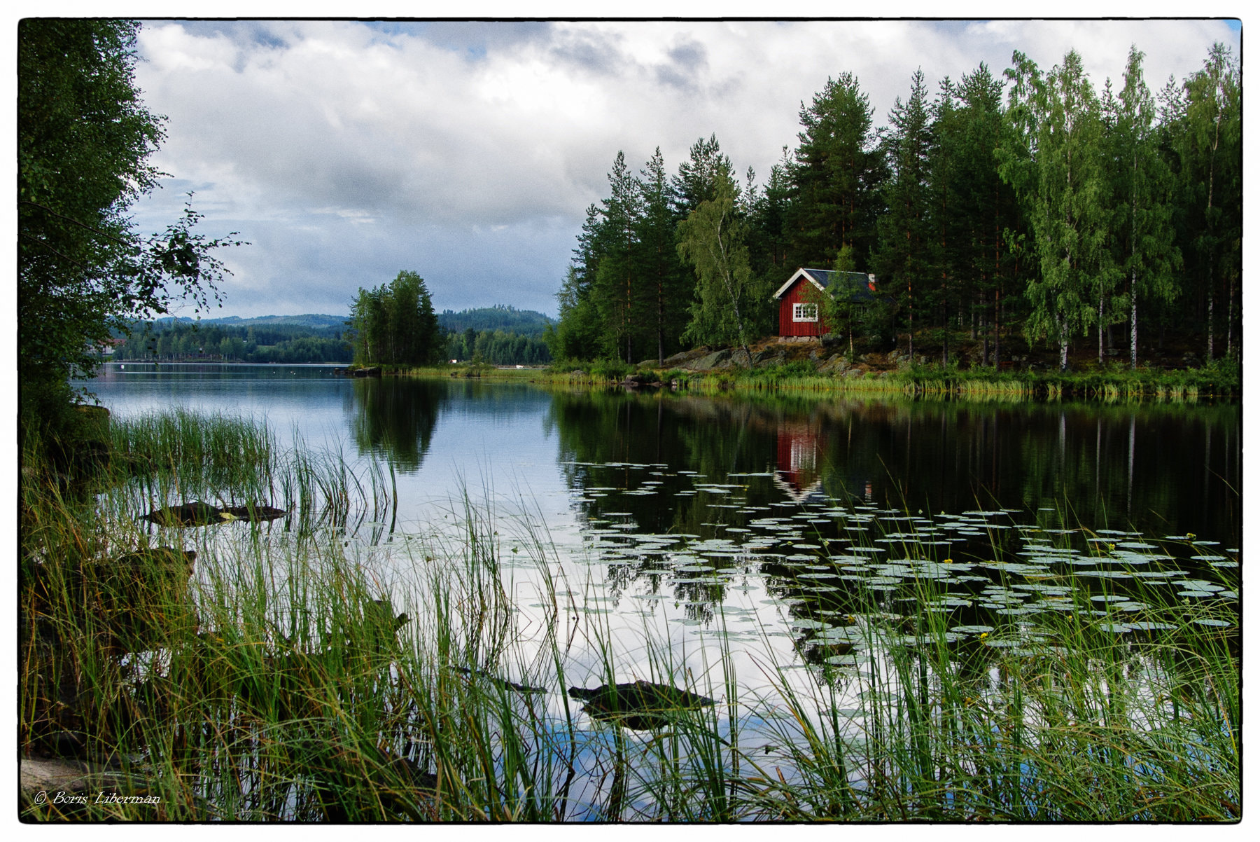 Pentax *ist D sample photo. Cabin by the lake photography