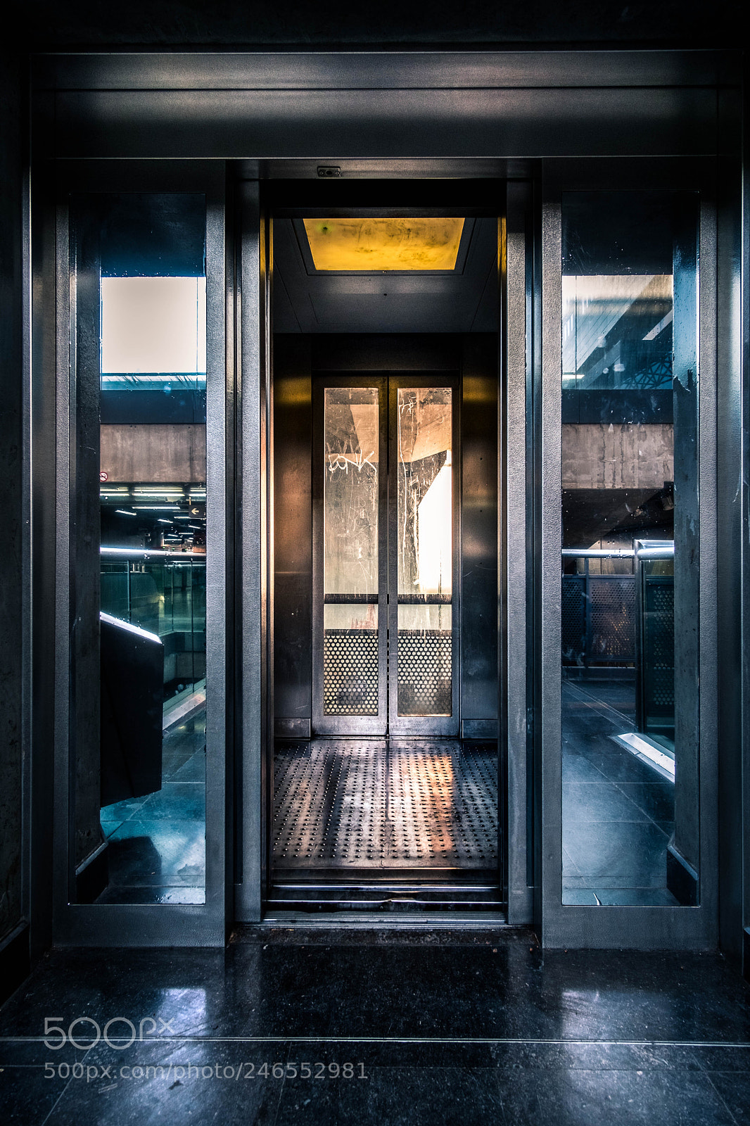 Fujifilm X-Pro2 sample photo. L'ascenseur photography