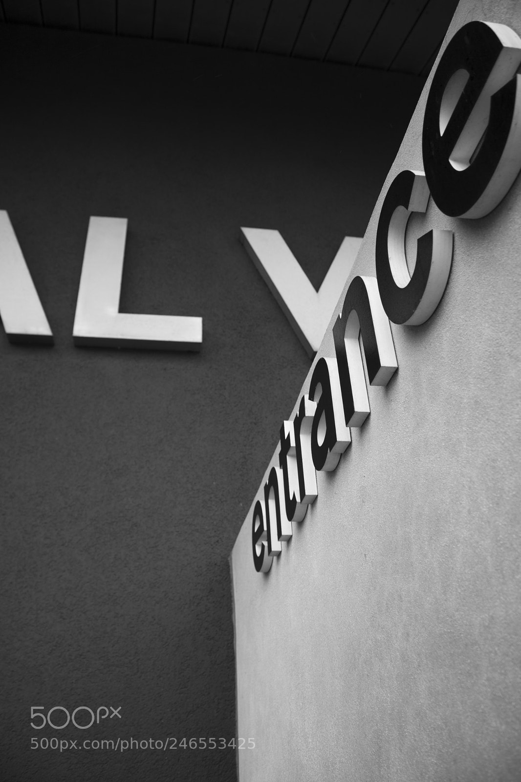 Canon EOS 750D (EOS Rebel T6i / EOS Kiss X8i) sample photo. Entrance photography
