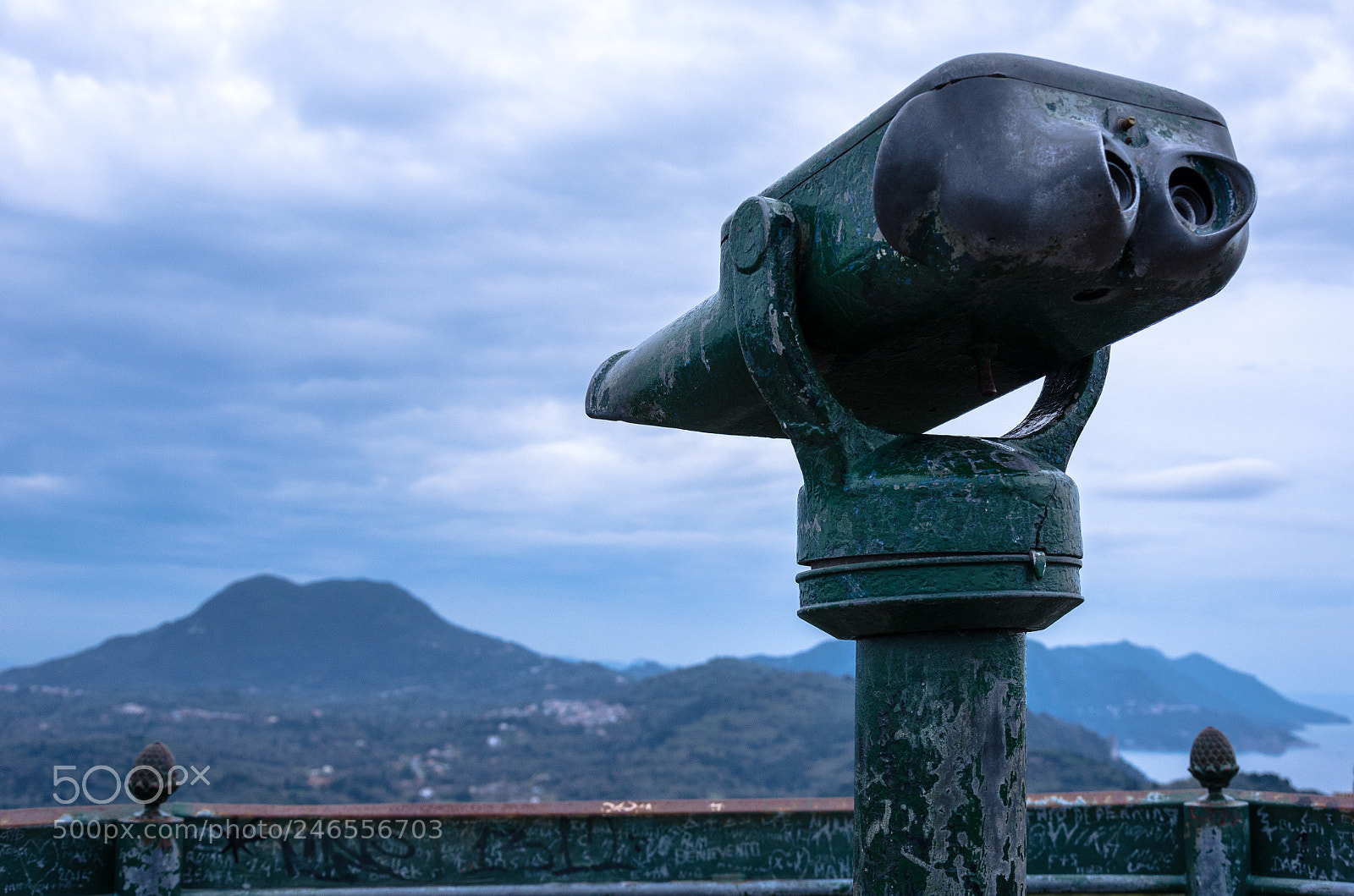 Nikon D5100 sample photo. Broken binoculars - better photography