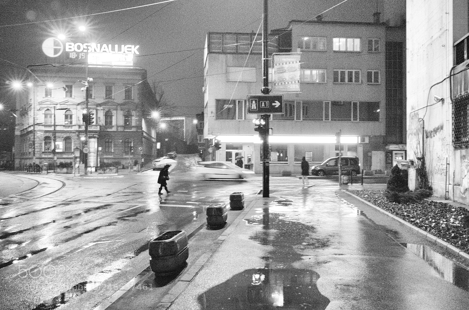 Ricoh GR II sample photo. Crossing the street at 18:19 photography