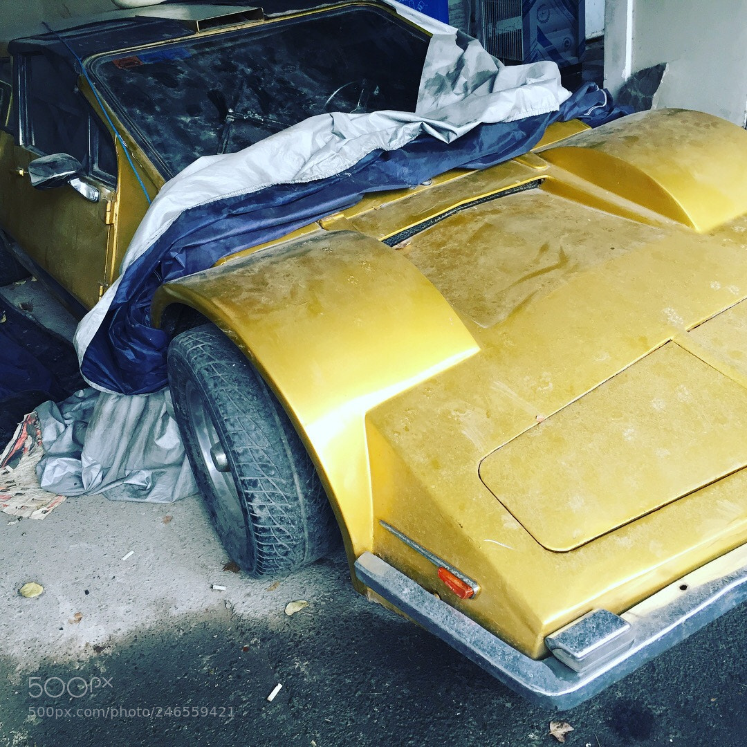 Apple iPhone 6 sample photo. Old disgin iranian car photography