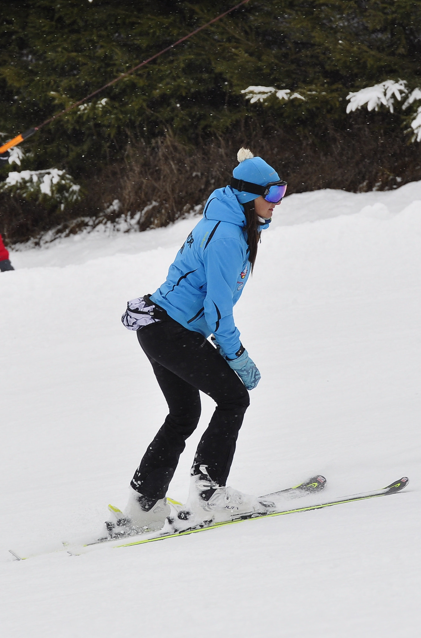 Nikon AF-S Nikkor 70-200mm F2.8G ED VR II sample photo. Skiing photography