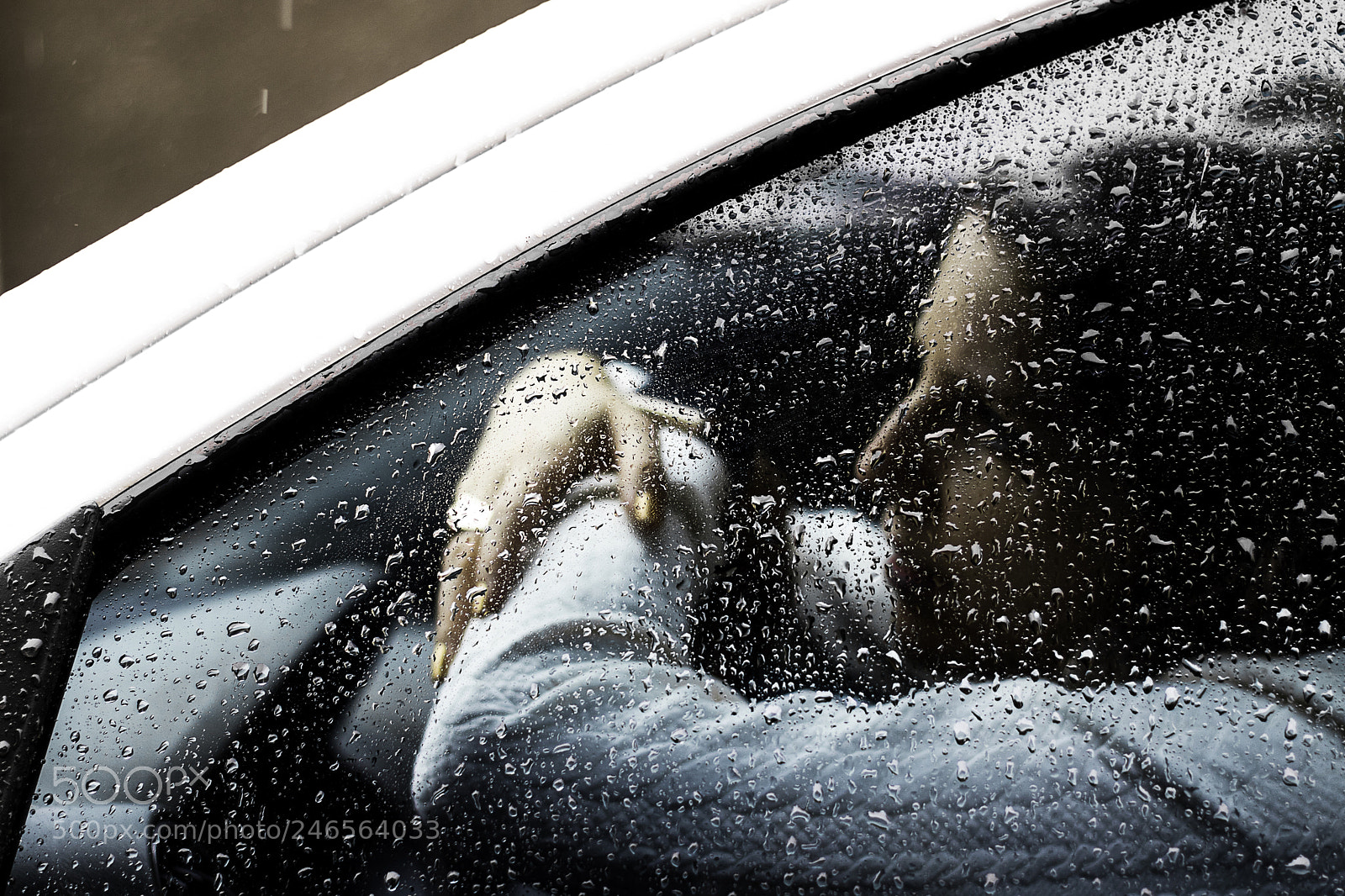 Canon EOS 750D (EOS Rebel T6i / EOS Kiss X8i) sample photo. Moody transit photography
