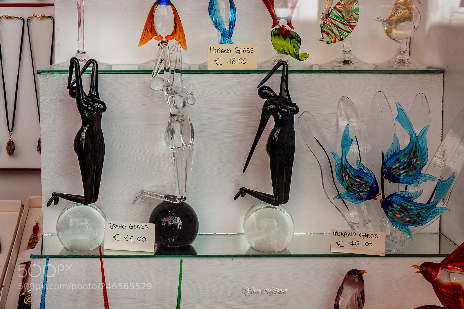 Canon EOS 500D (EOS Rebel T1i / EOS Kiss X3) sample photo. Few statues photography