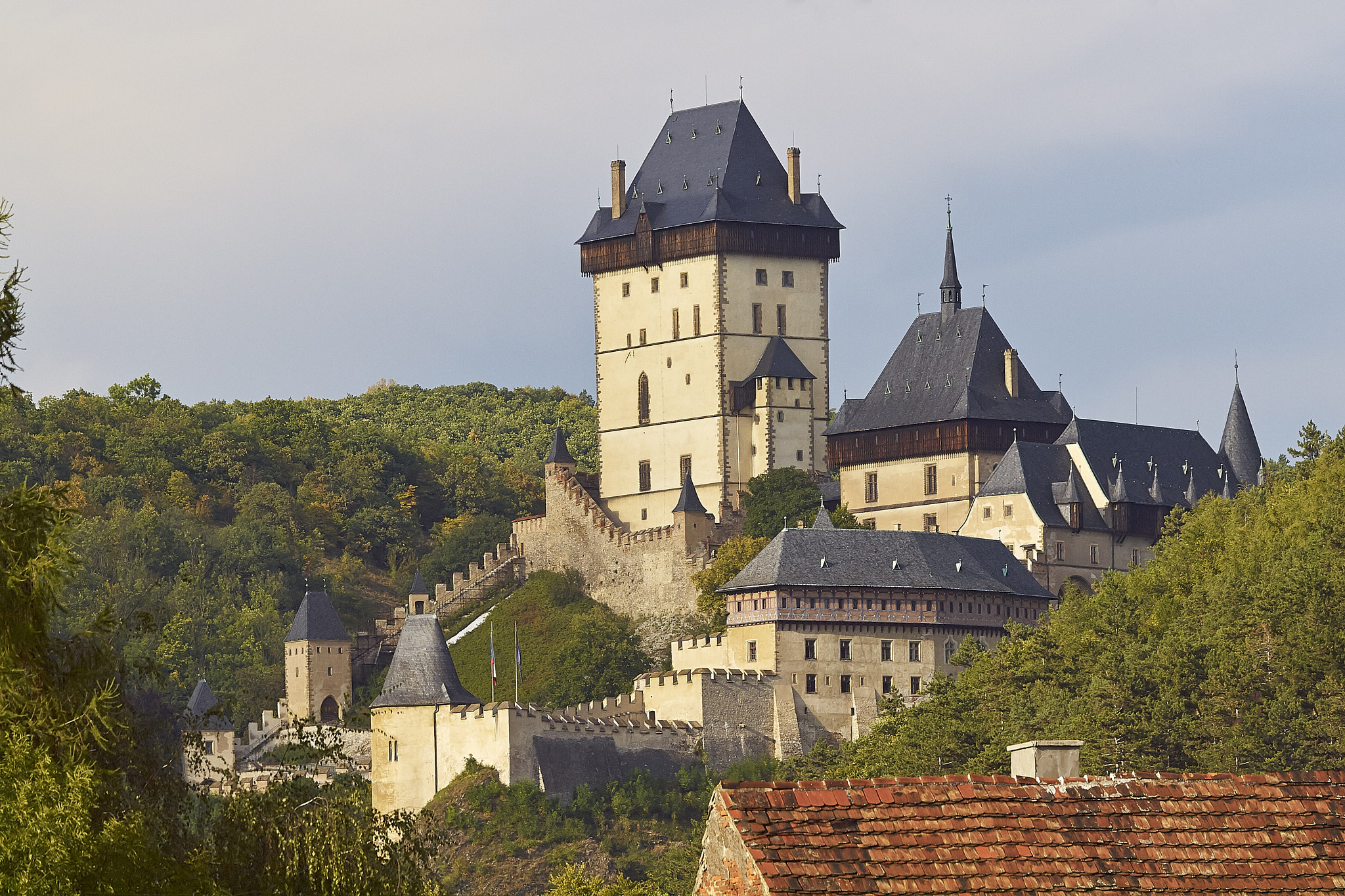 Olympus E-600 (EVOLT E-600) sample photo. Karlštejn castle (czech republic; 1348) photography