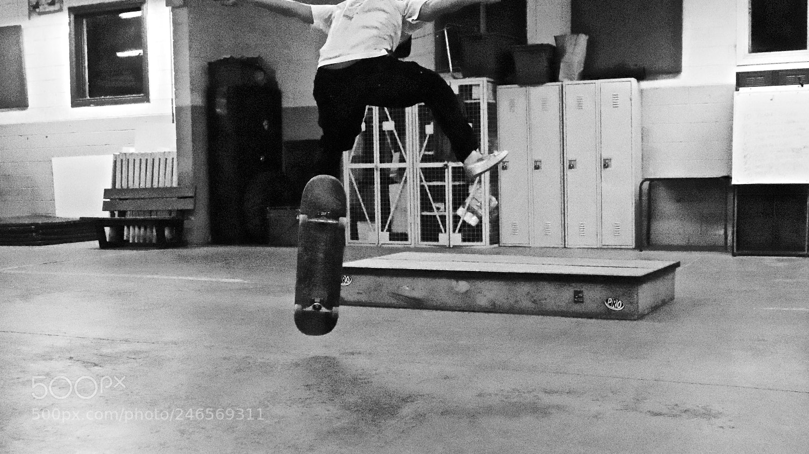 Canon EOS 800D (EOS Rebel T7i / EOS Kiss X9i) sample photo. Skateboards in flight by photography