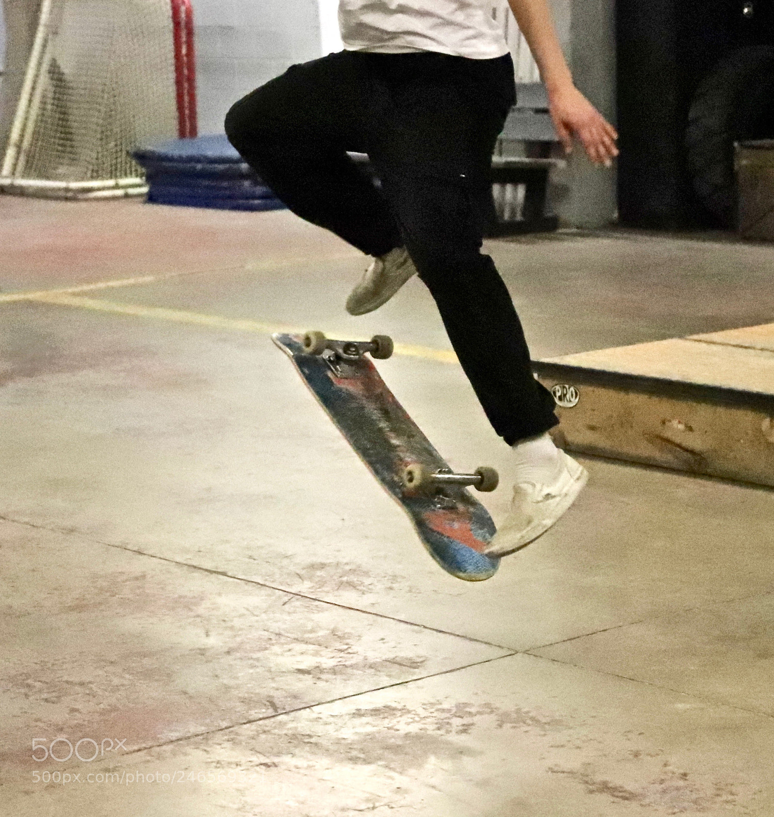 Canon EOS 800D (EOS Rebel T7i / EOS Kiss X9i) sample photo. Skateboards in flight by photography