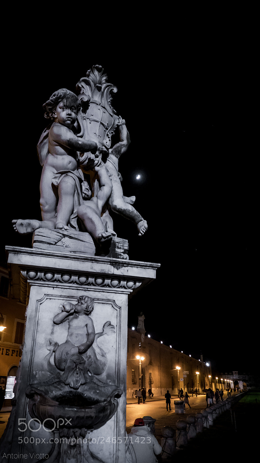 Leica D-Lux (Typ 109) sample photo. Putti fountain by night photography