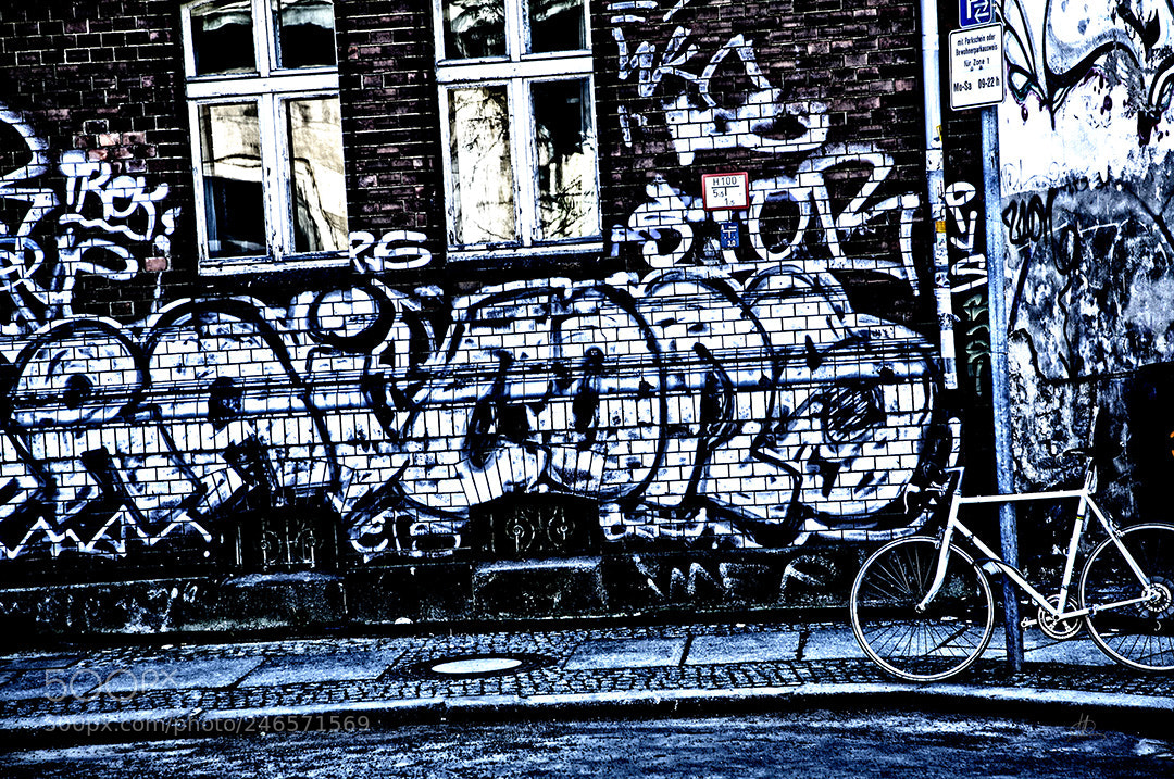 Canon EOS 5D sample photo. Berlino: contrasts. photography