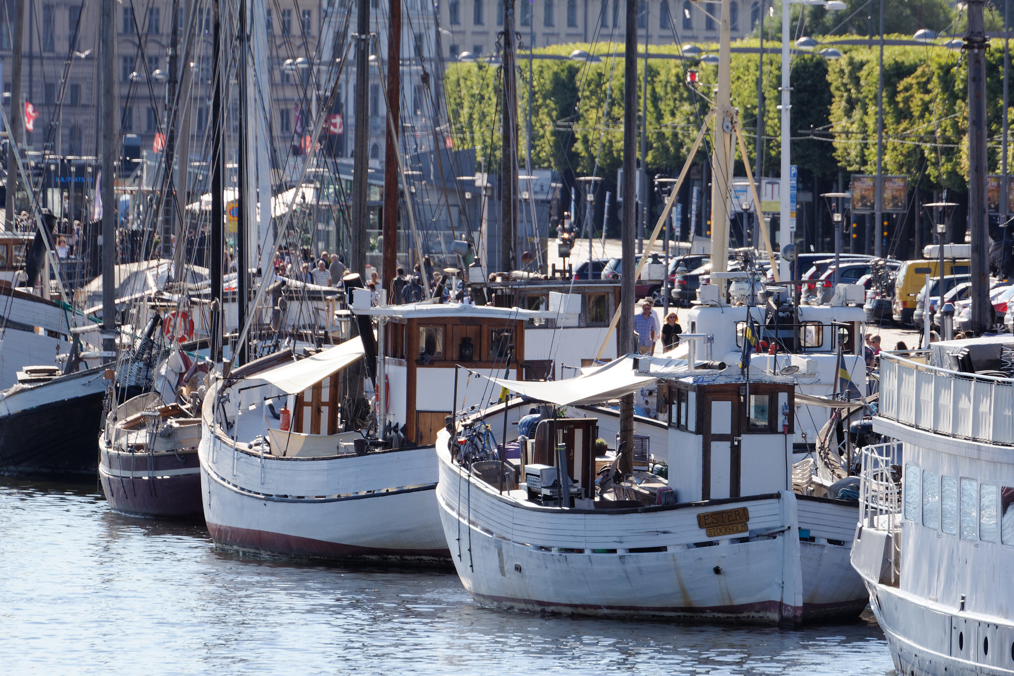 Canon EOS 60D sample photo. Sunbathing ships photography
