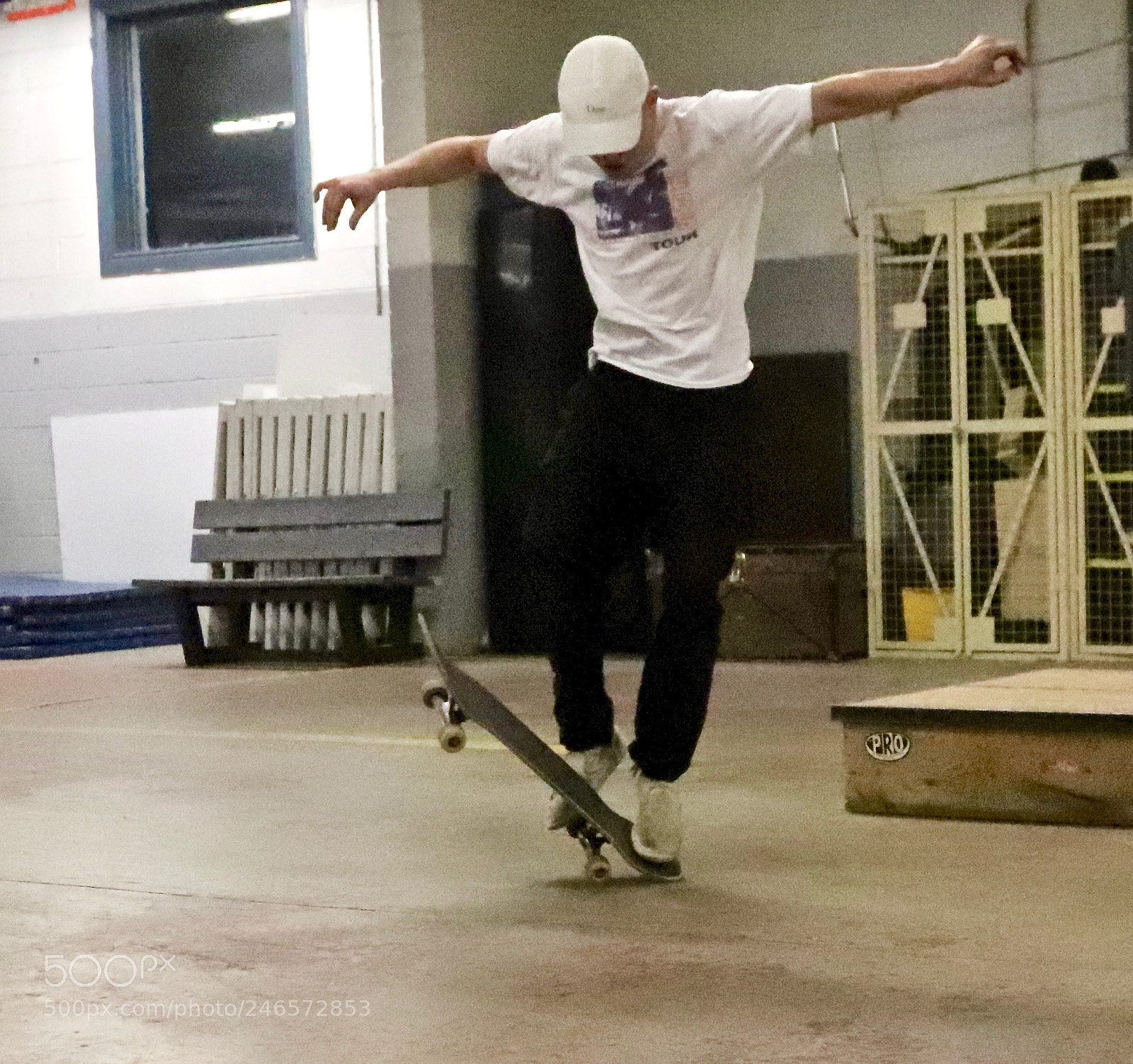 Canon EOS 800D (EOS Rebel T7i / EOS Kiss X9i) sample photo. Skaters in flight by photography