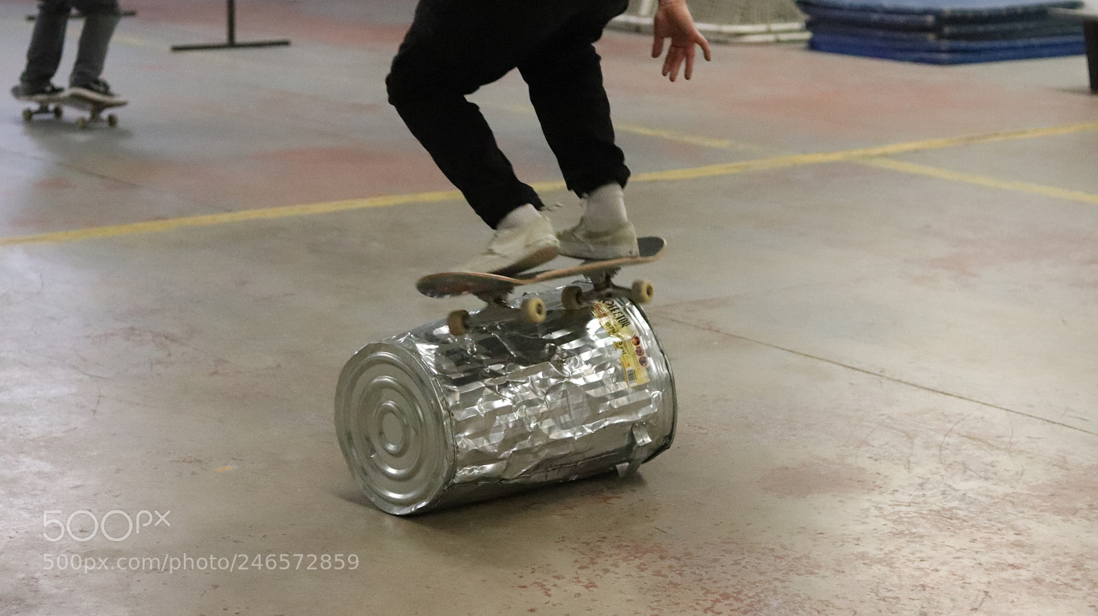 Canon EOS 800D (EOS Rebel T7i / EOS Kiss X9i) sample photo. Skaters in flight by photography
