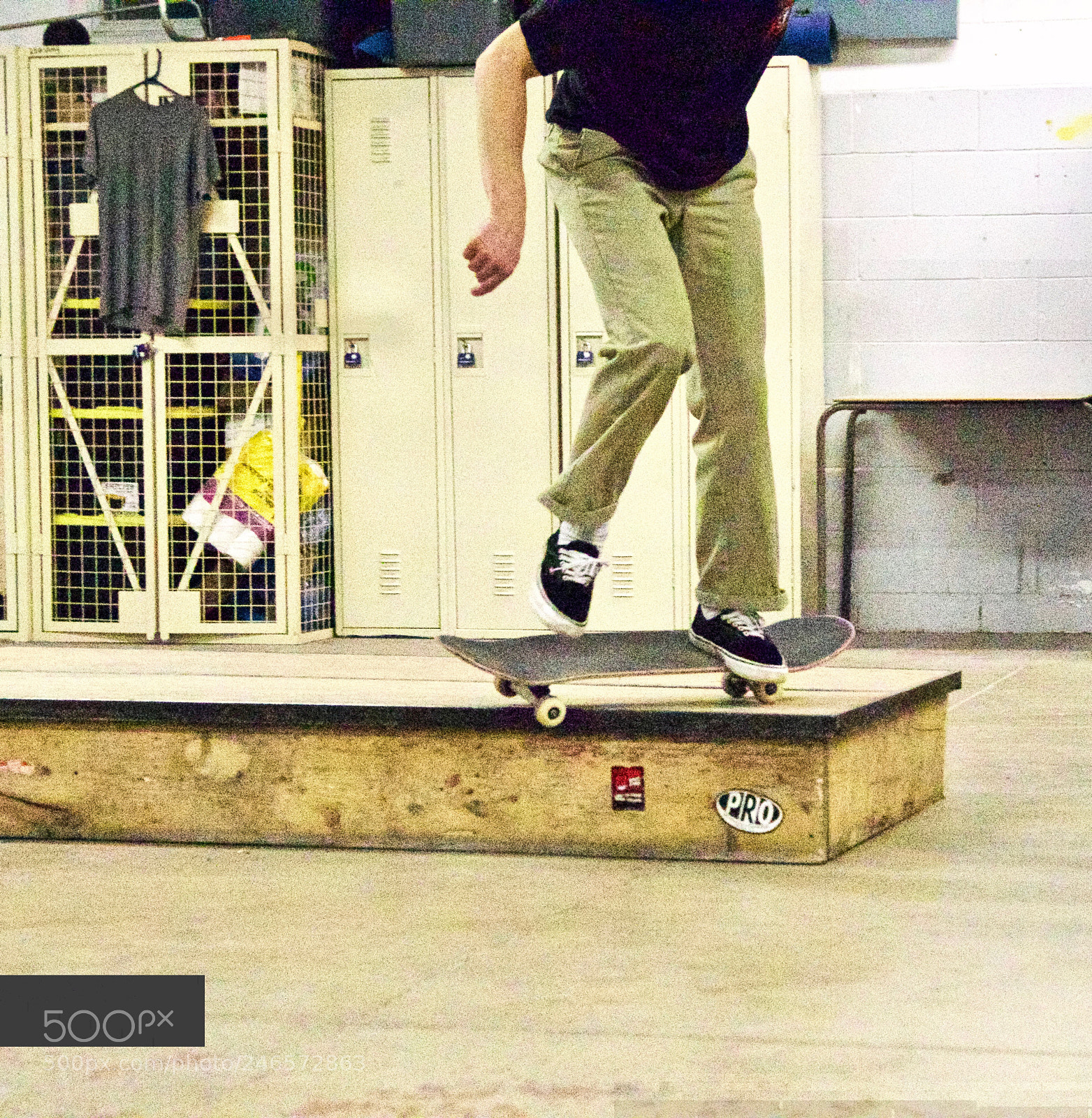 Canon EOS 800D (EOS Rebel T7i / EOS Kiss X9i) sample photo. Skaters in flight by photography