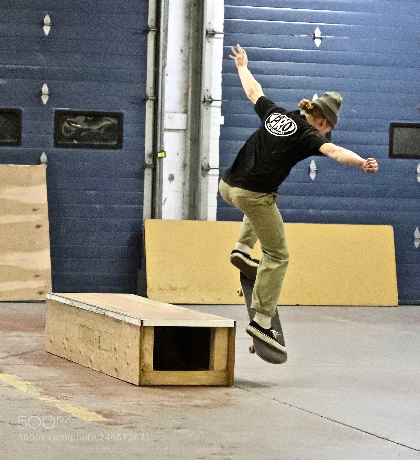 Canon EOS 800D (EOS Rebel T7i / EOS Kiss X9i) sample photo. Skaters in flight by photography