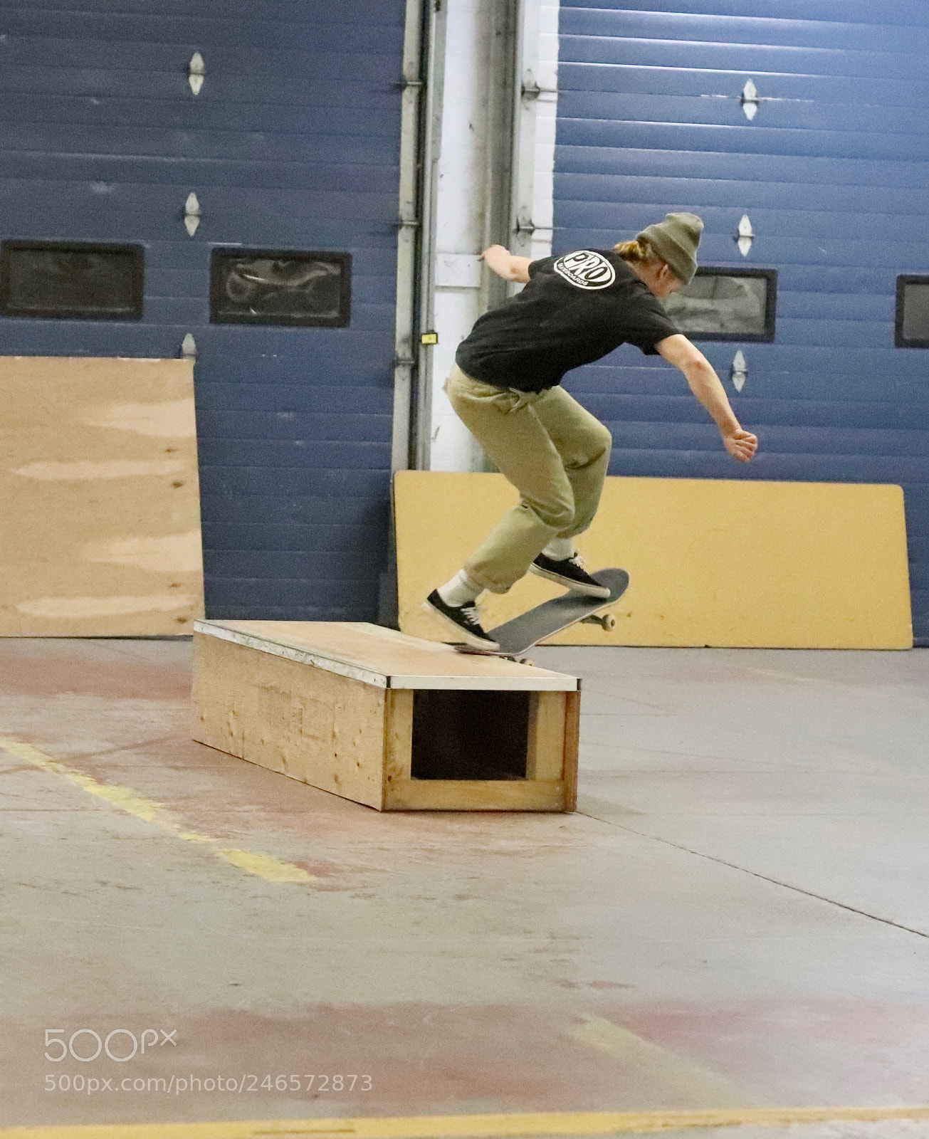 Canon EOS 800D (EOS Rebel T7i / EOS Kiss X9i) sample photo. Skaters in flight by photography