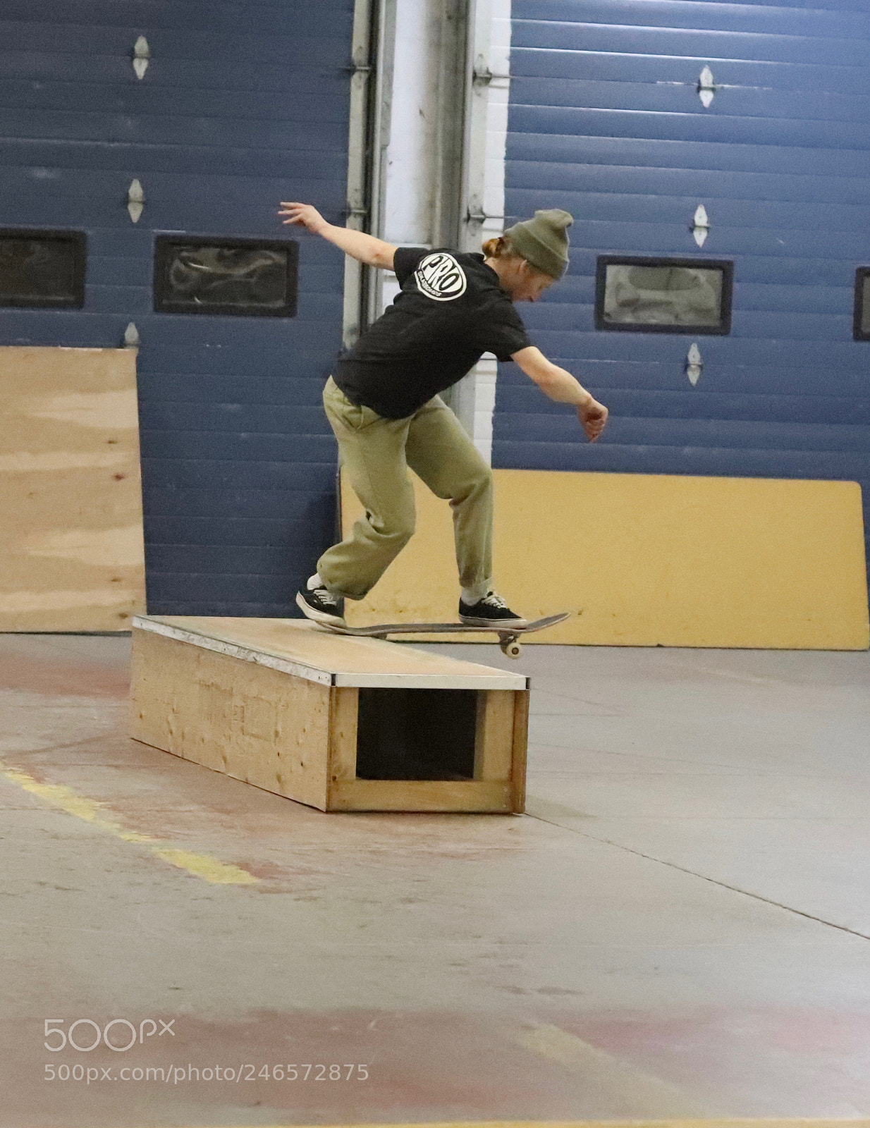 Canon EOS 800D (EOS Rebel T7i / EOS Kiss X9i) sample photo. Skaters in flight by photography