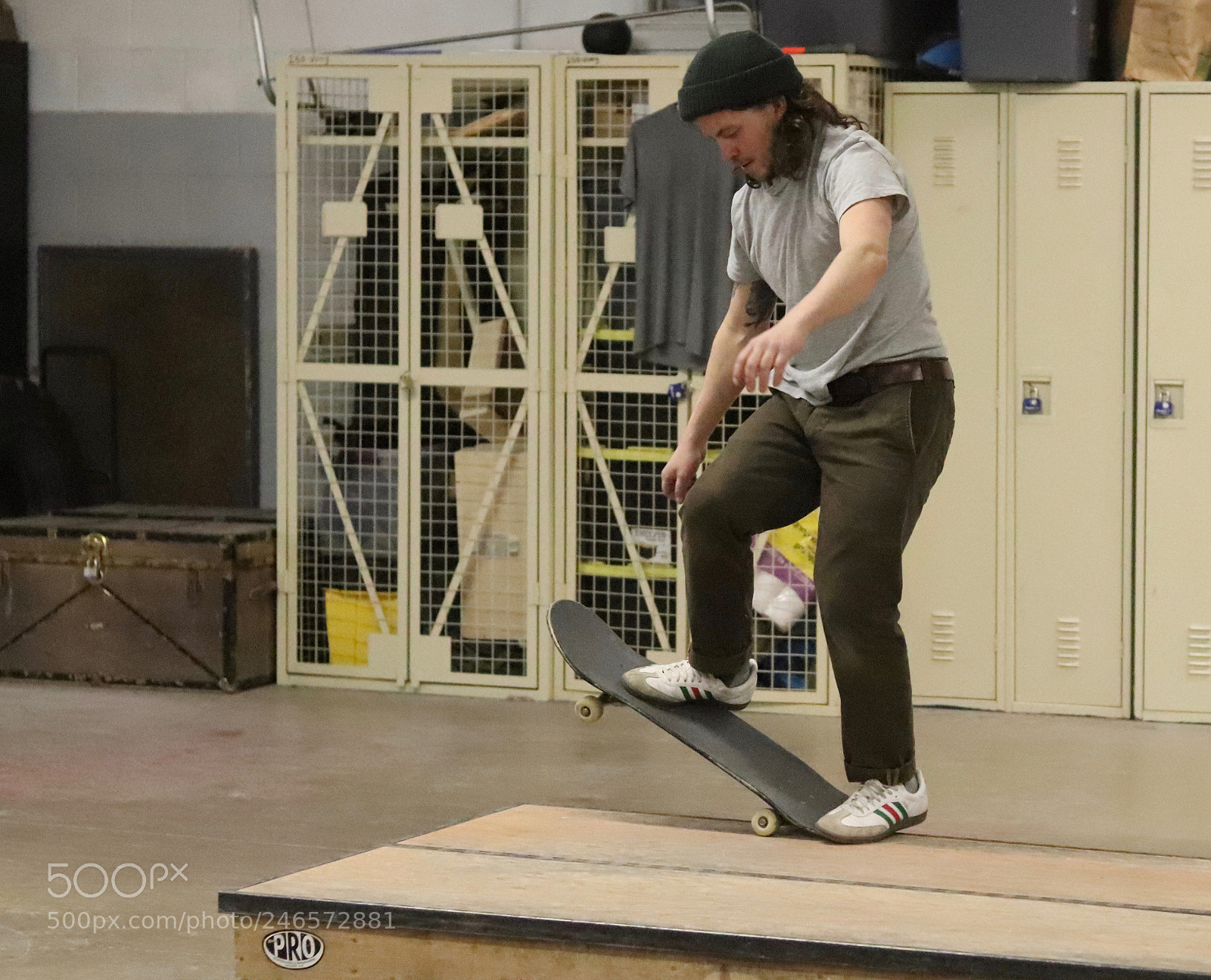 Canon EOS 800D (EOS Rebel T7i / EOS Kiss X9i) sample photo. Skaters in flight by photography