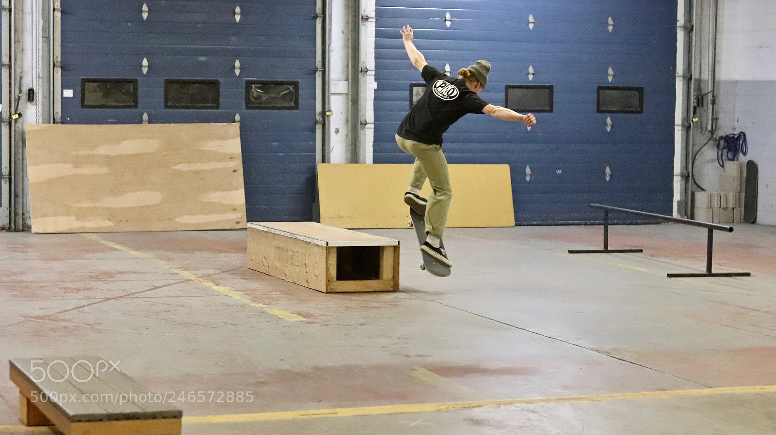 Canon EOS 800D (EOS Rebel T7i / EOS Kiss X9i) sample photo. Skaters in flight by photography
