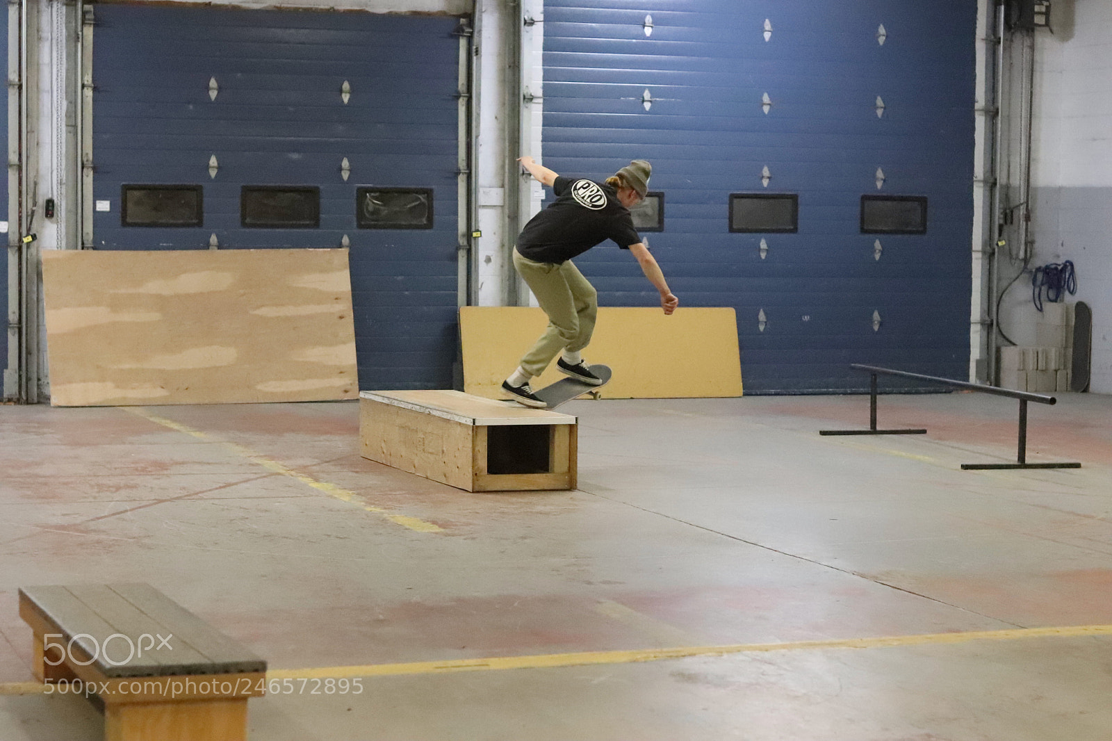 Canon EOS 800D (EOS Rebel T7i / EOS Kiss X9i) sample photo. Skaters in flight by photography